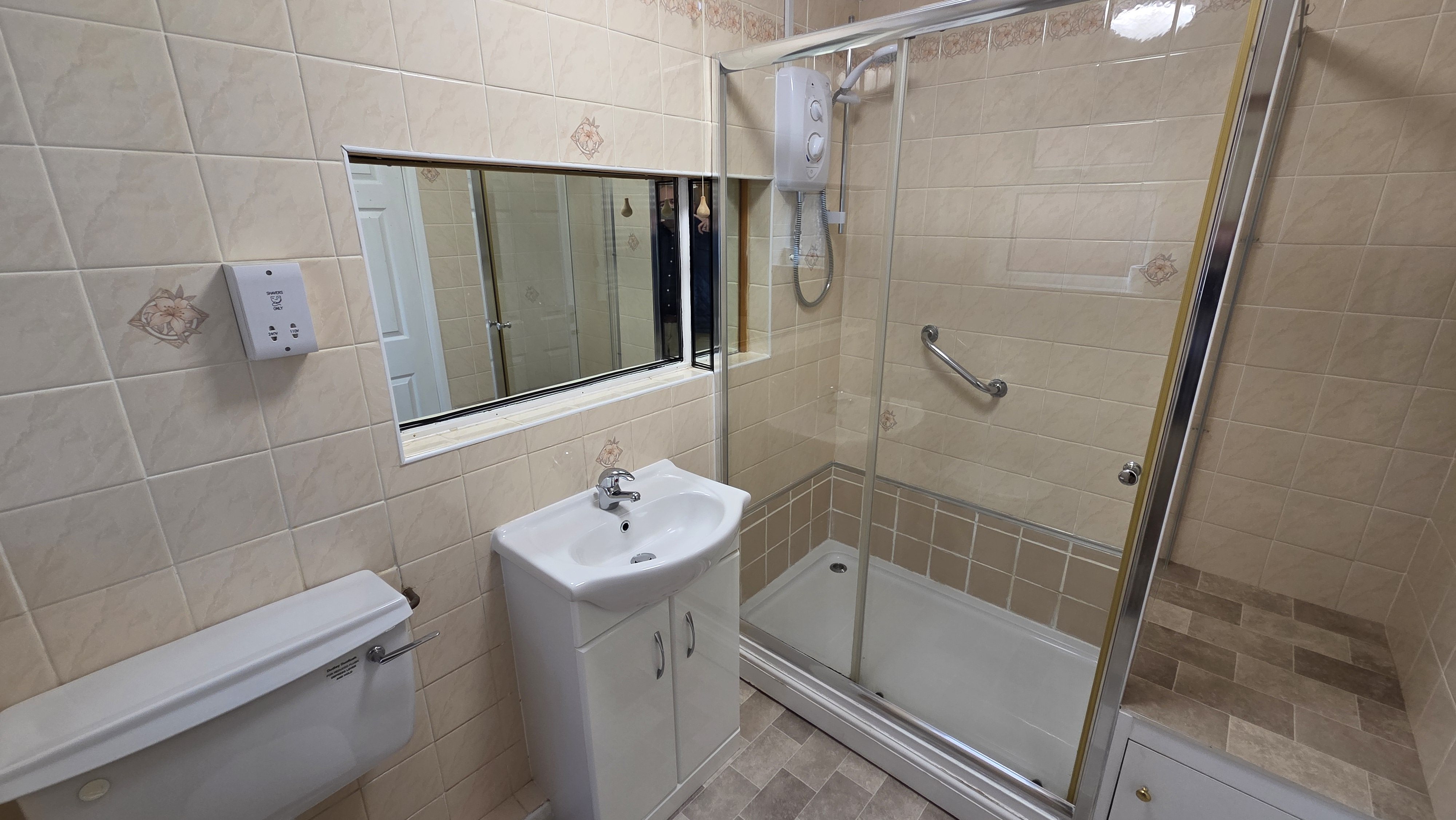 2 bed flat to rent in Wellesley Court, Windsor Close, TA1 3