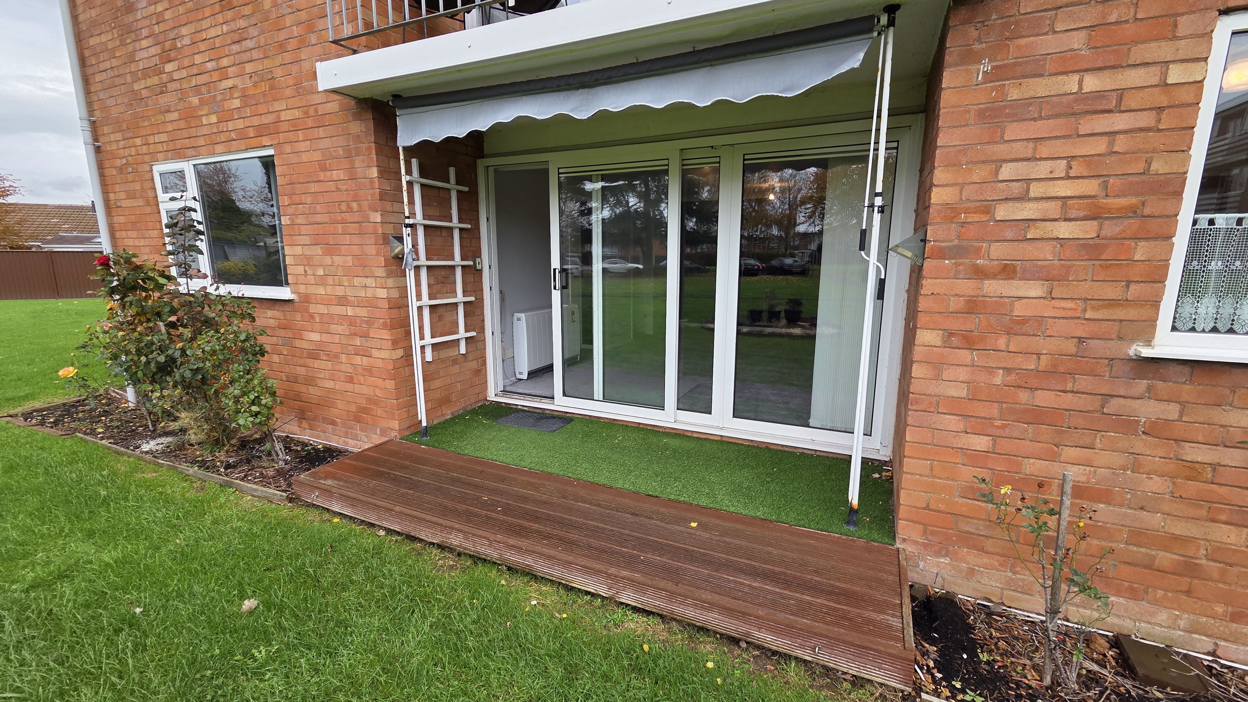 2 bed flat to rent in Wellesley Court, Windsor Close, TA1 6