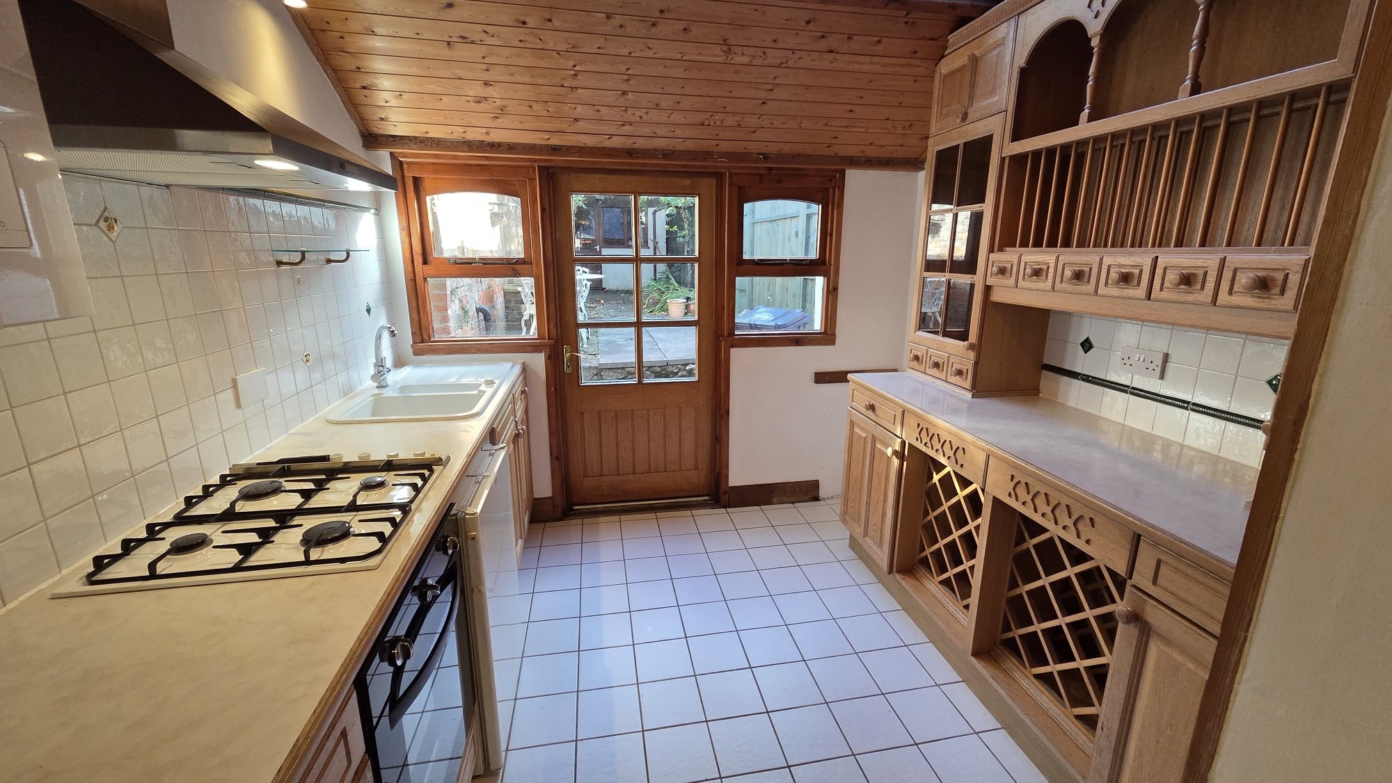 2 bed cottage to rent in High Street, Chard, TA20  - Property Image 4