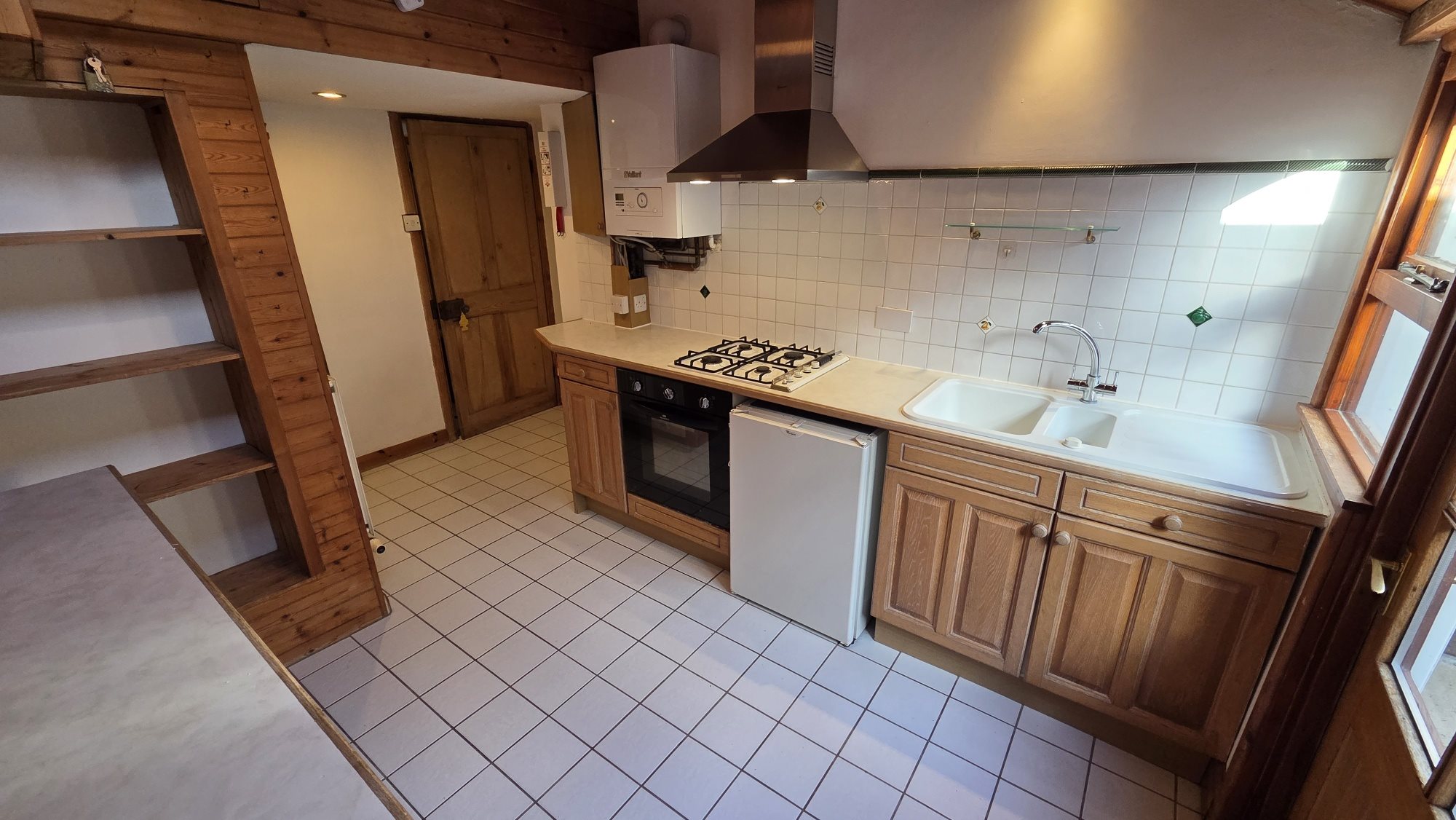 2 bed cottage to rent in High Street, Chard, TA20 4