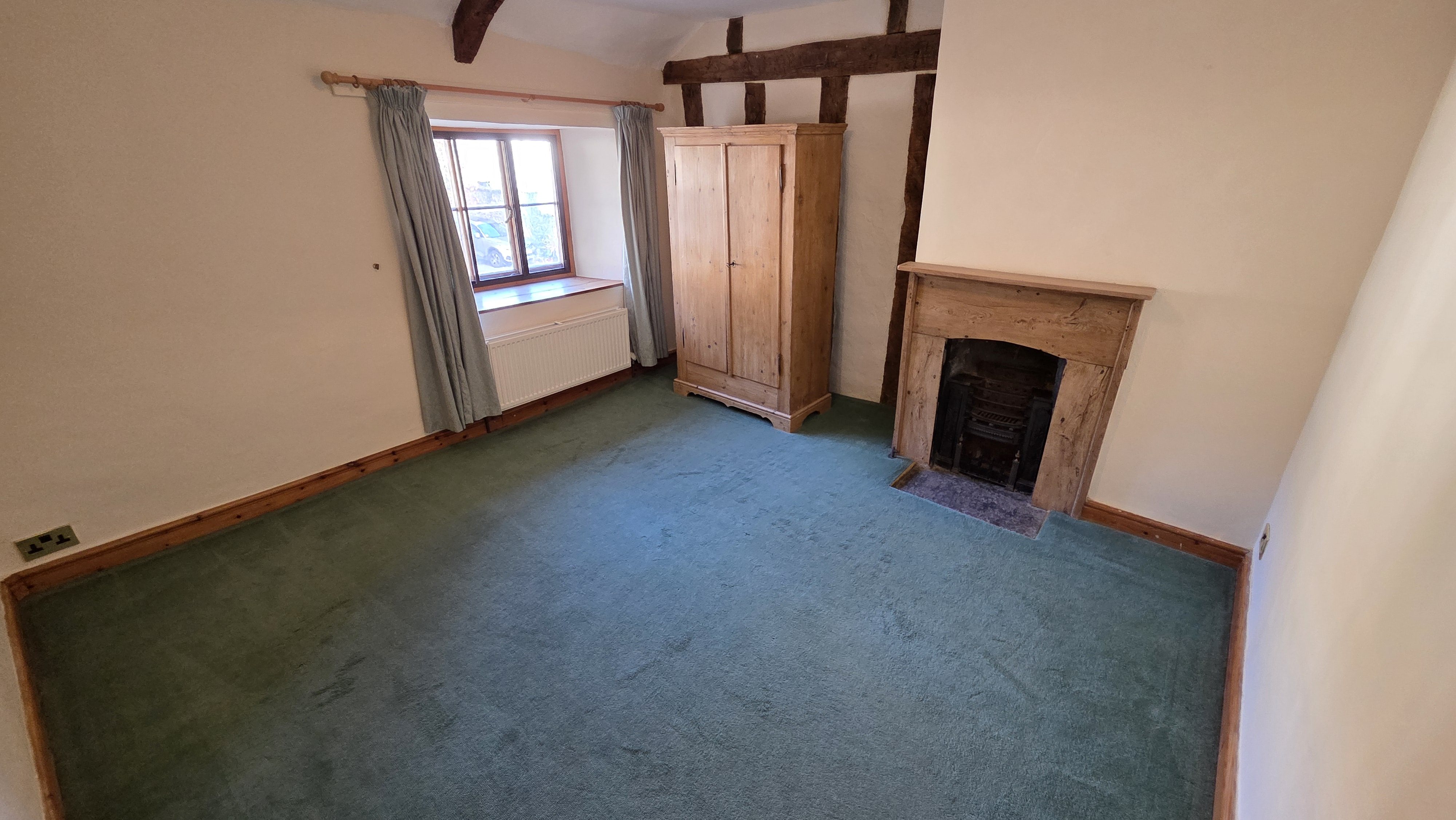 2 bed cottage to rent in High Street, Chard, TA20 6