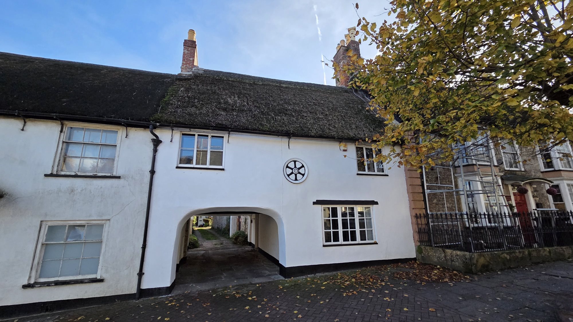 2 bed cottage to rent in High Street, Chard, TA20  - Property Image 1