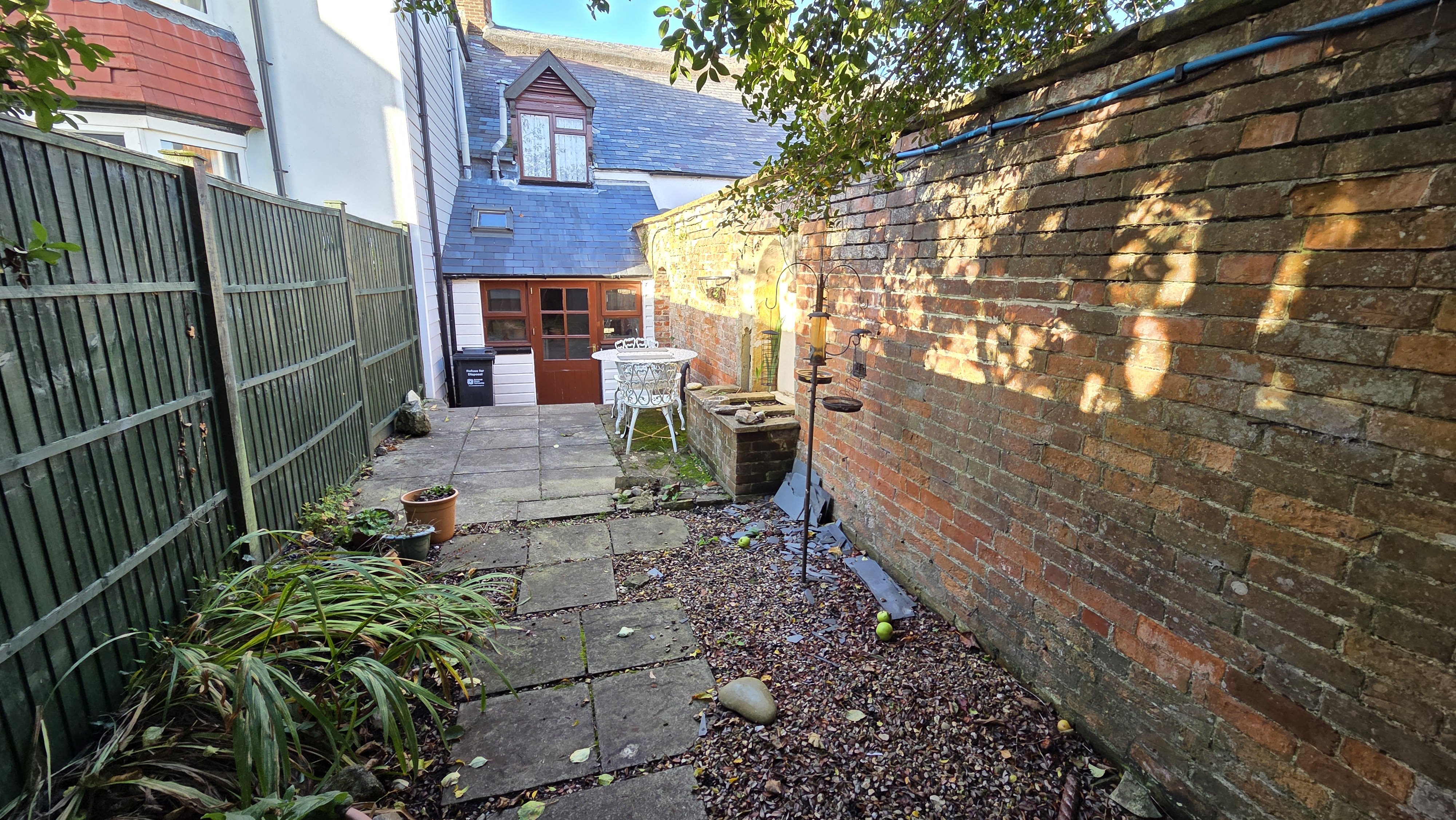 2 bed cottage to rent in High Street, Chard, TA20 9