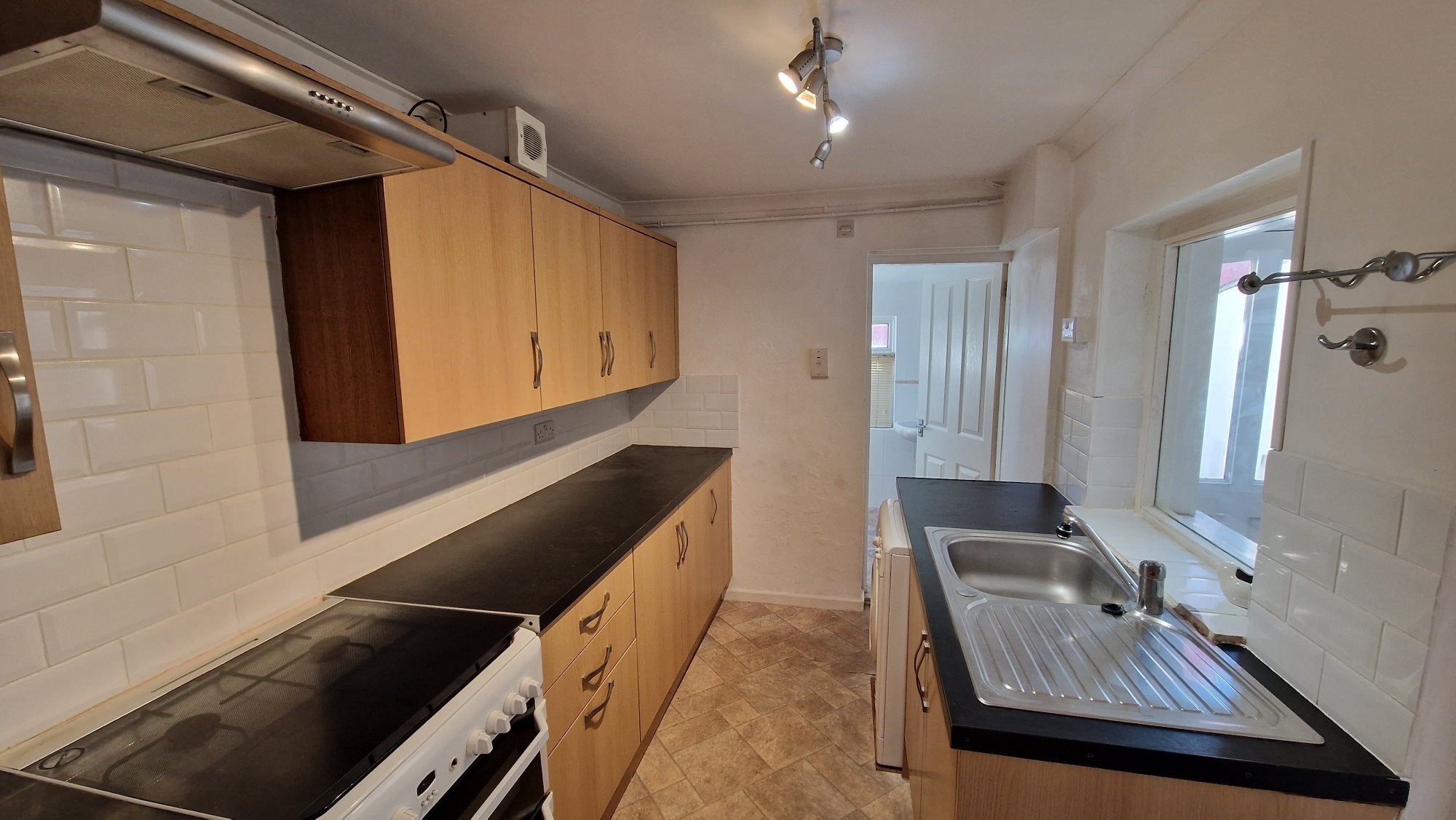 3 bed terraced house to rent in Haydon Road  - Property Image 3