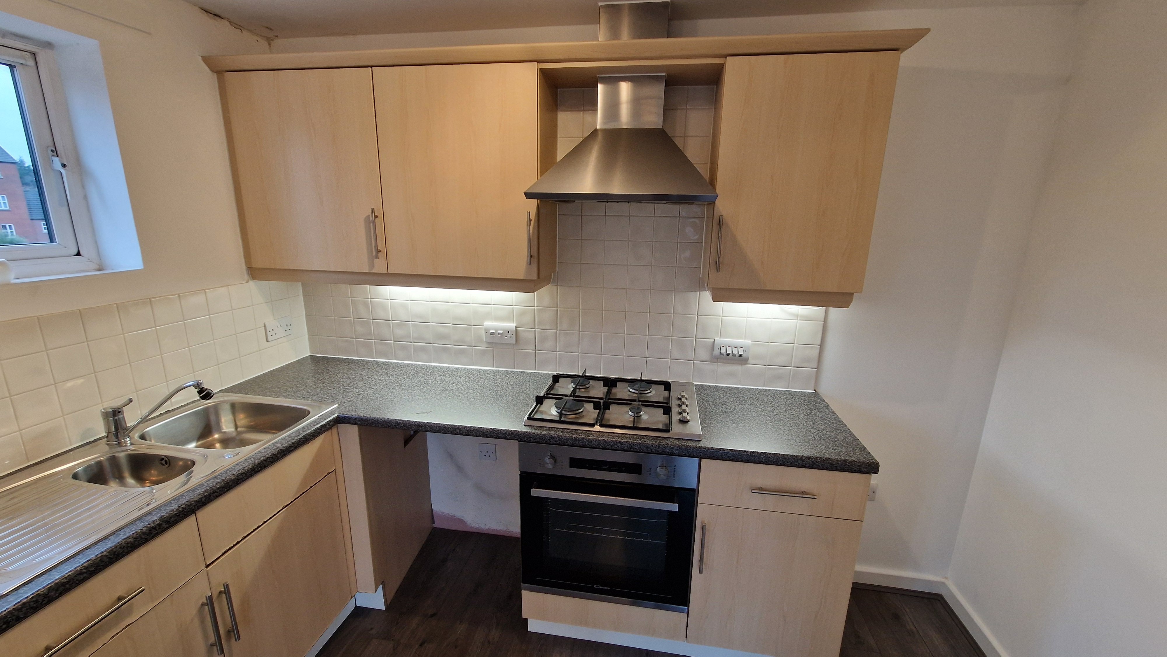 2 bed flat to rent in Massingham Park, Taunton 2