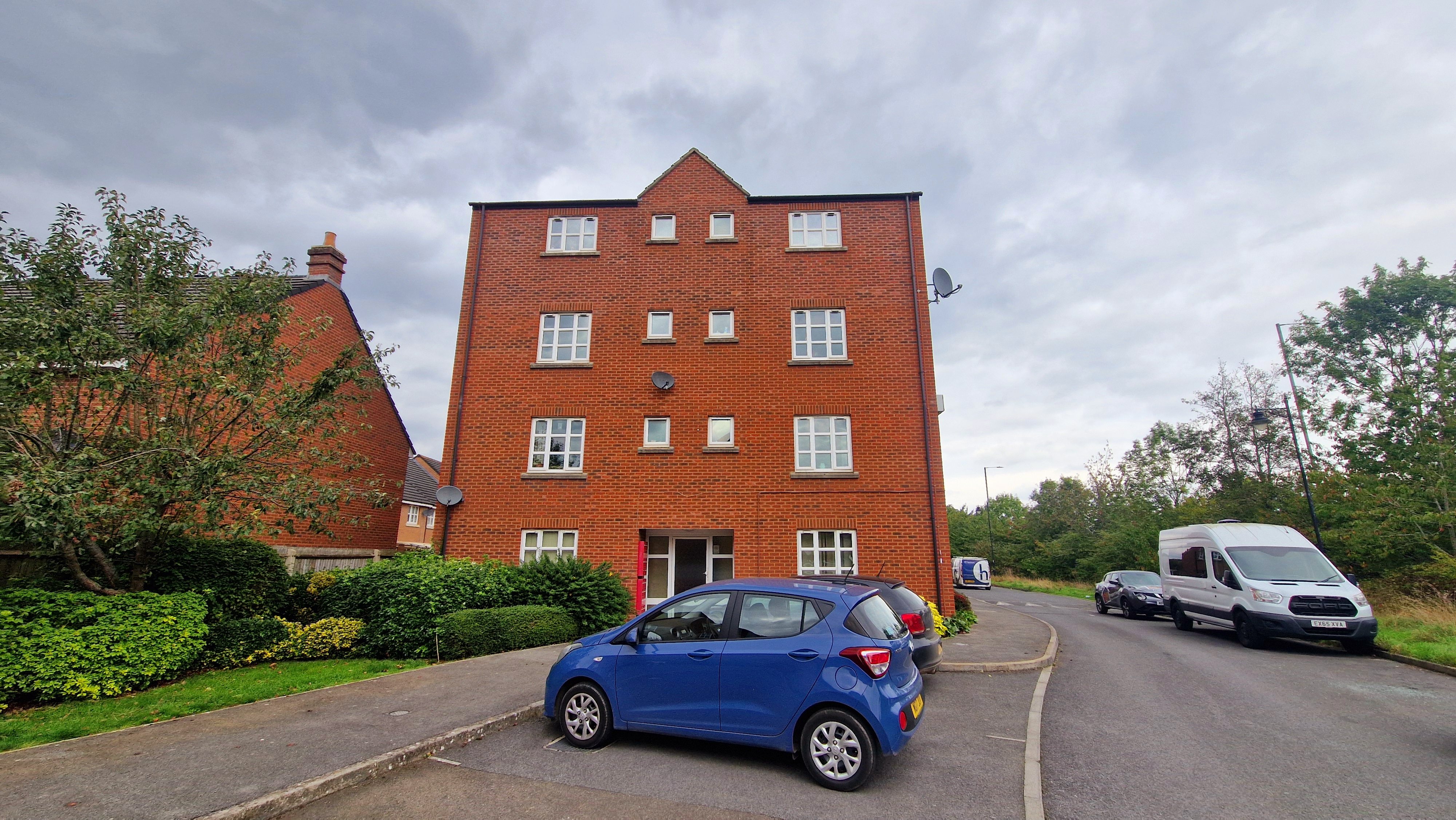 2 bed flat to rent in Massingham Park, Taunton, TA2 