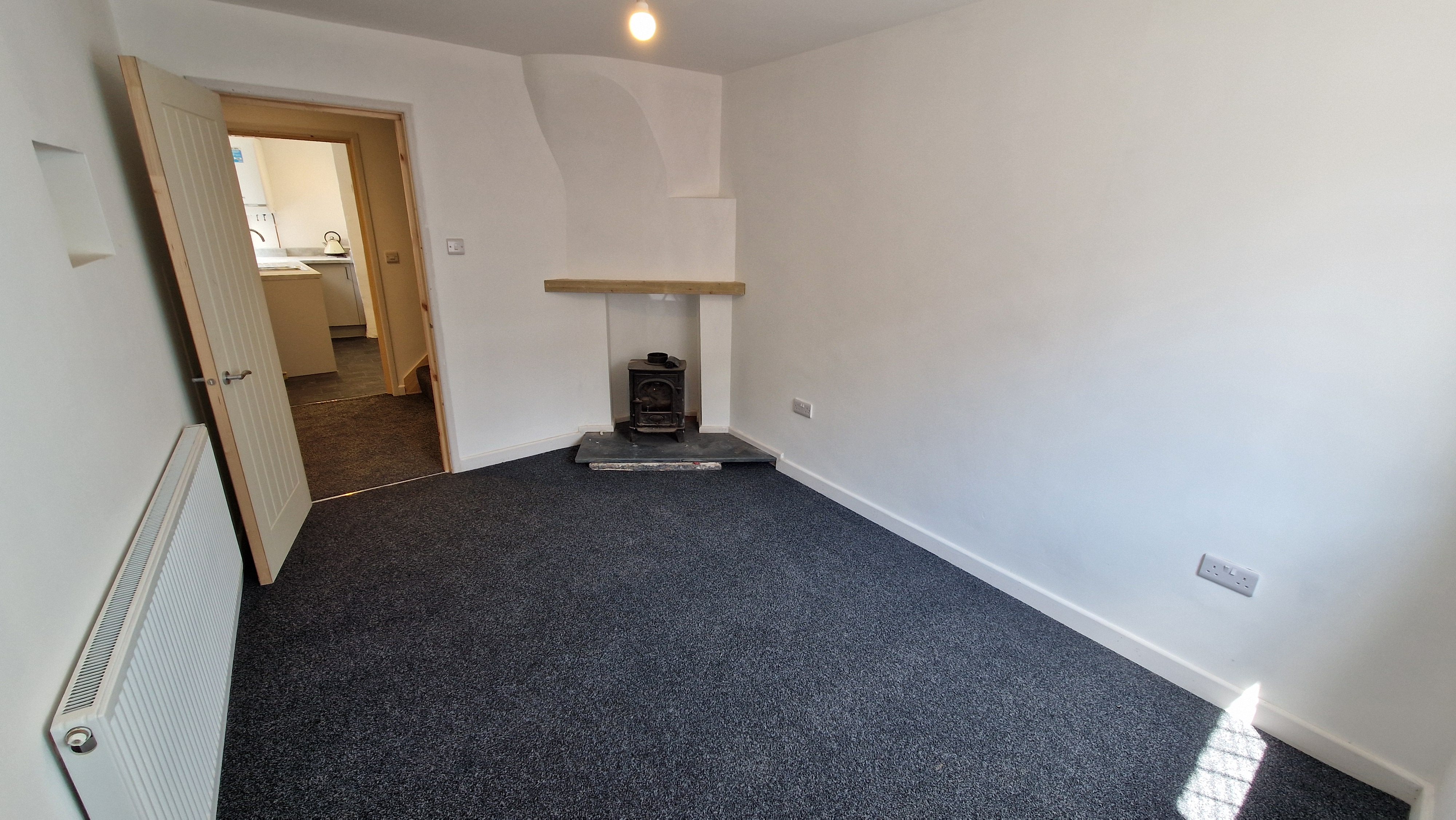 3 bed terraced house to rent in High Street 1