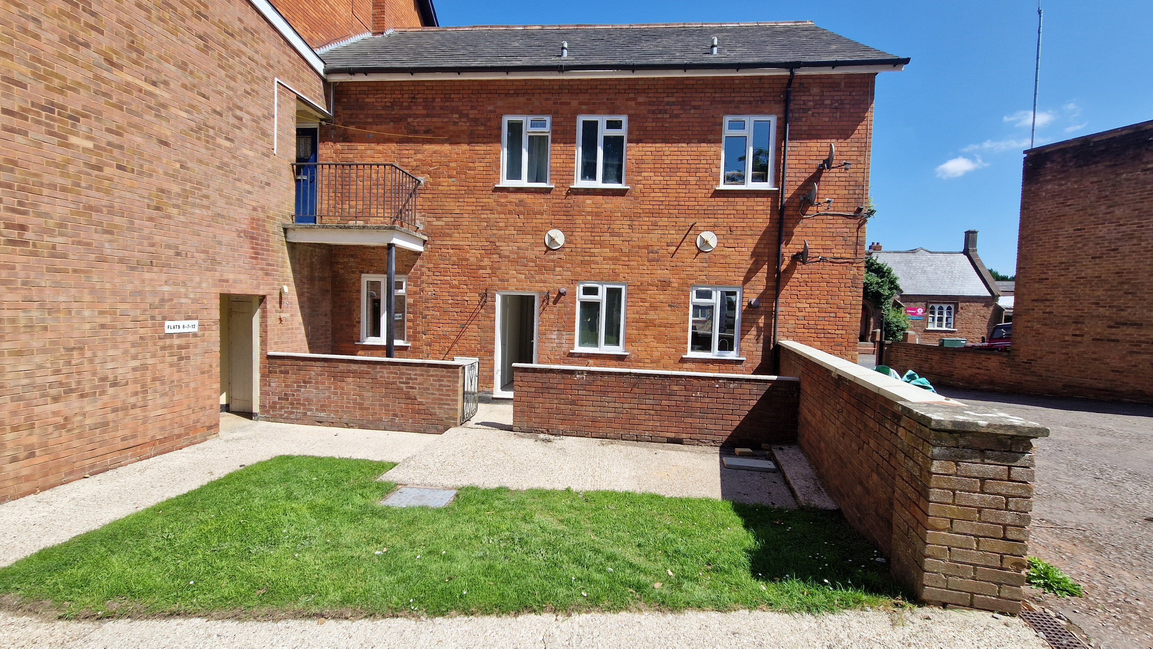 3 bed flat to rent in Belvedere Court, North Street, TA21  - Property Image 1