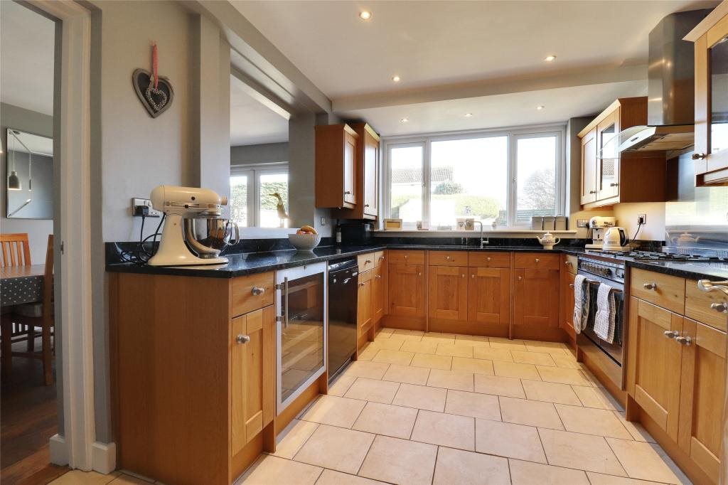 4 bed detached house to rent in Ashford Road, Wellington, TA21 5