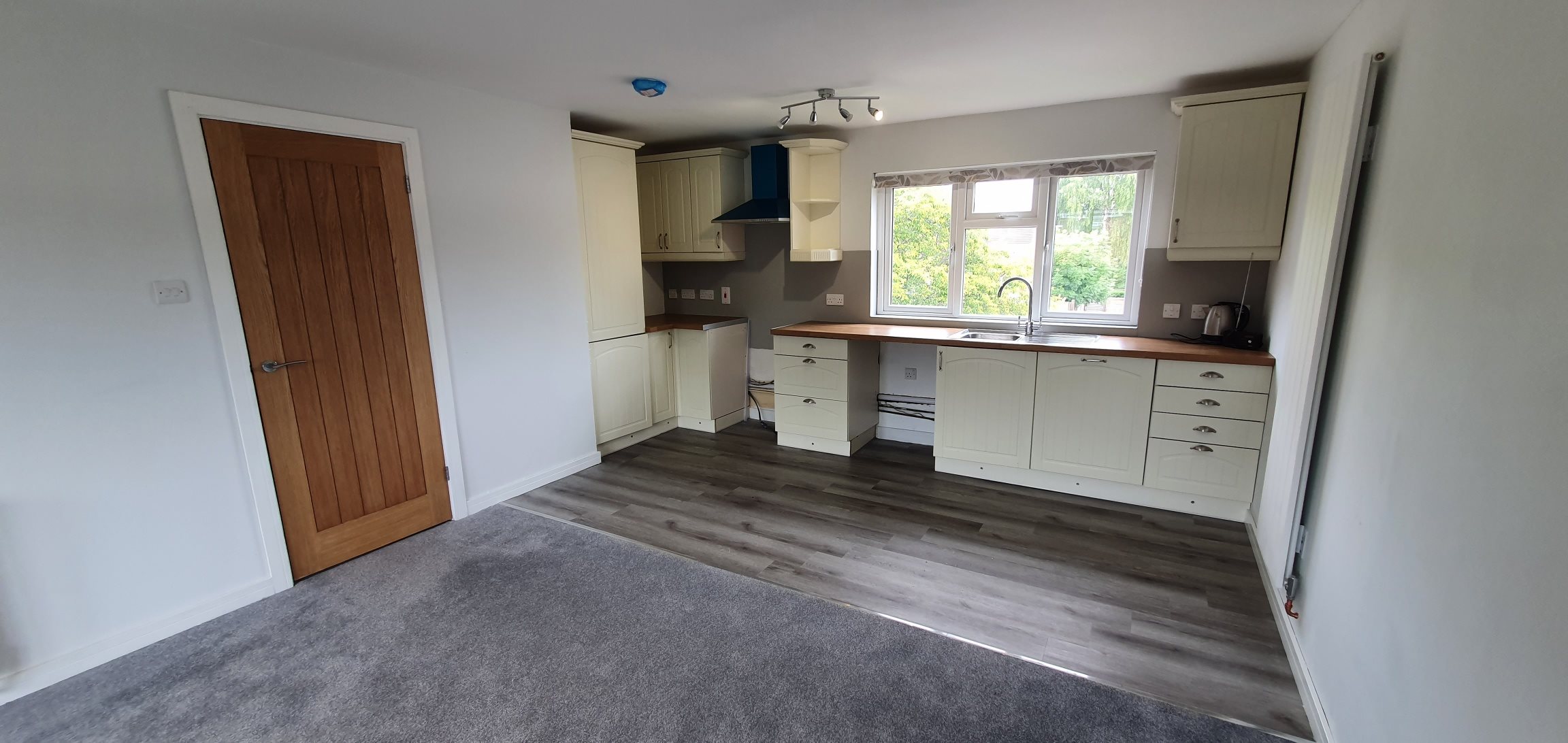 2 bed flat to rent in Alder Close, Taunton, TA1  - Property Image 2