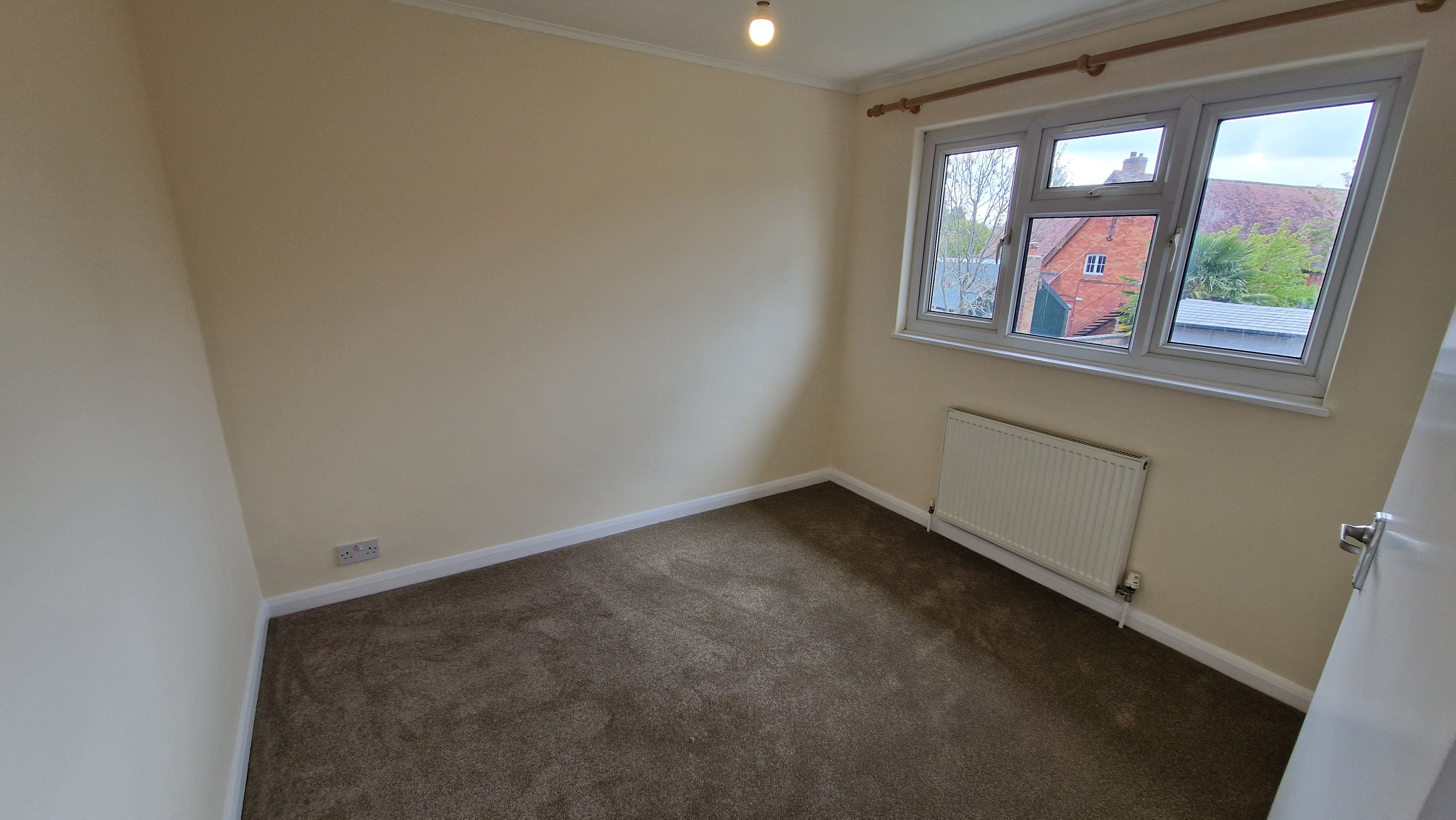 3 bed terraced house to rent in Vivary Road 8