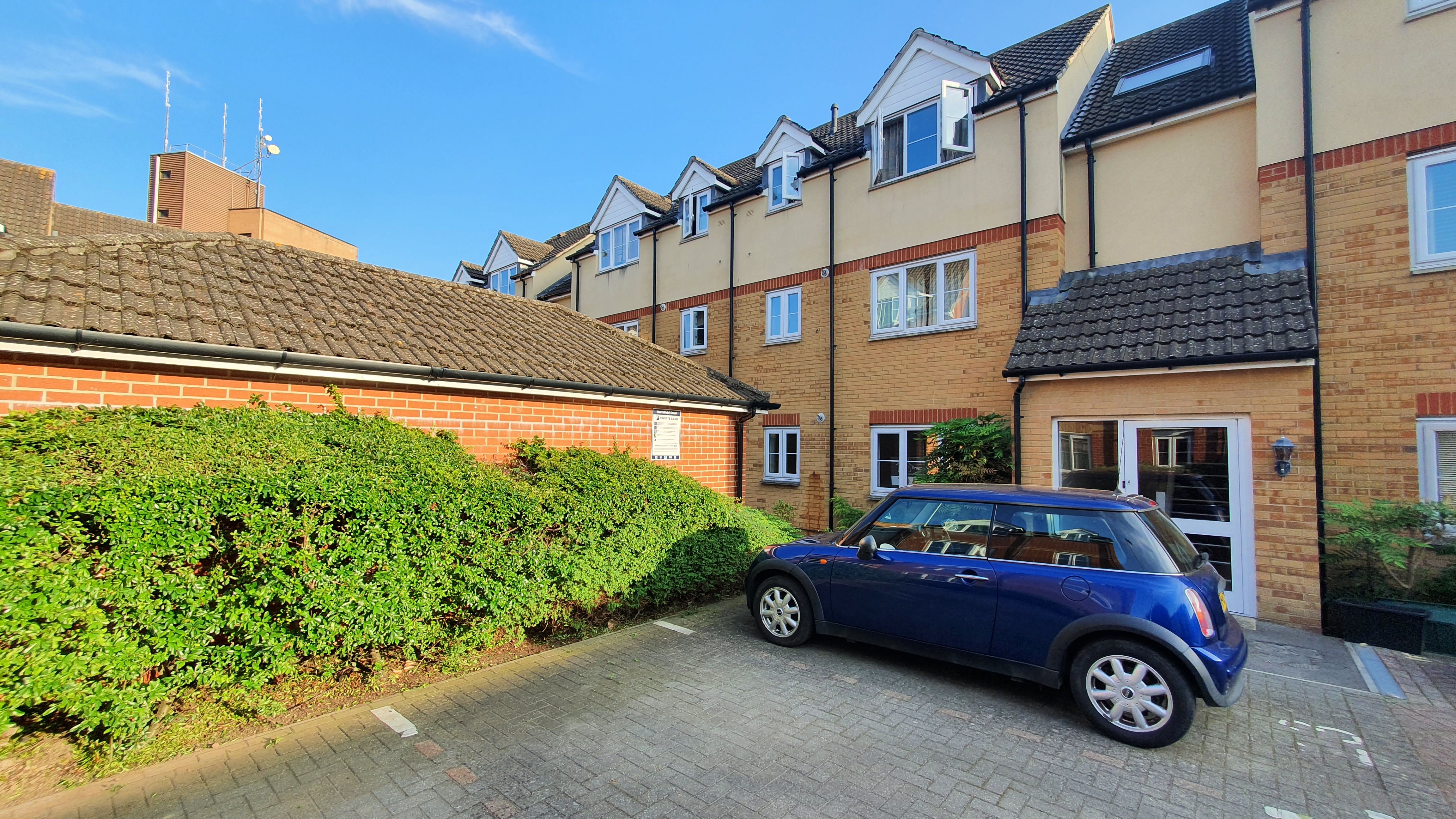 2 bed flat to rent in Northfield Court, Pollards Way, TA1