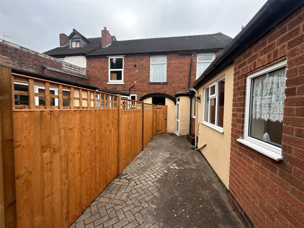 3 bed to rent in Old Hill, Cradley Heath  - Property Image 16