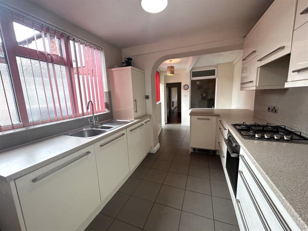 3 bed to rent in Old Hill, Cradley Heath  - Property Image 4