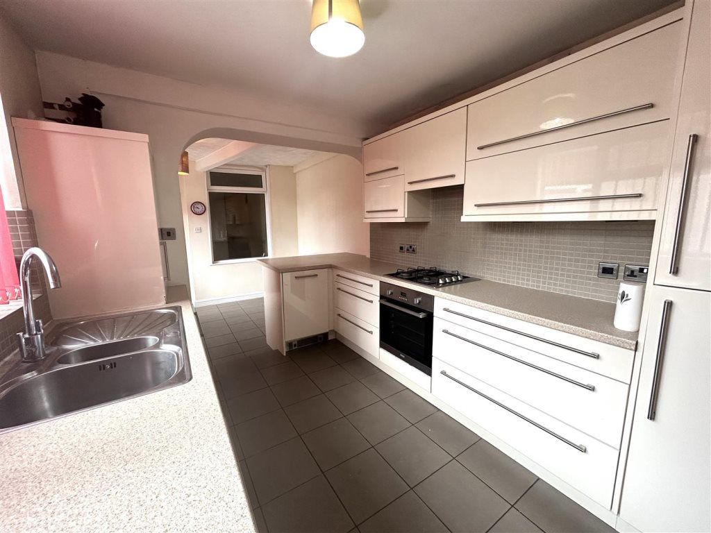 3 bed to rent in Old Hill, Cradley Heath  - Property Image 3