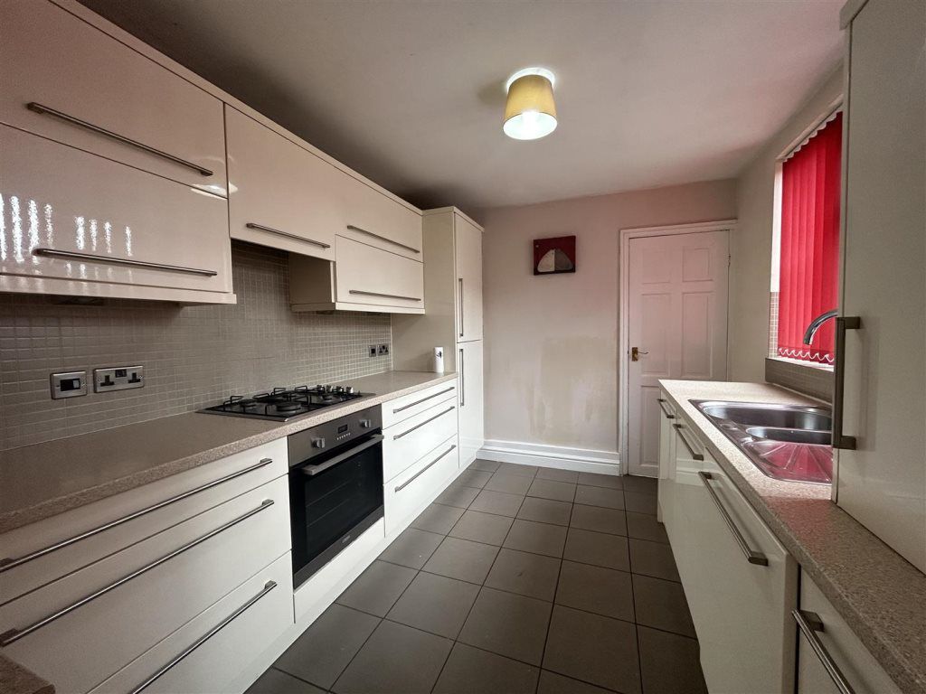3 bed to rent in Old Hill, Cradley Heath  - Property Image 2