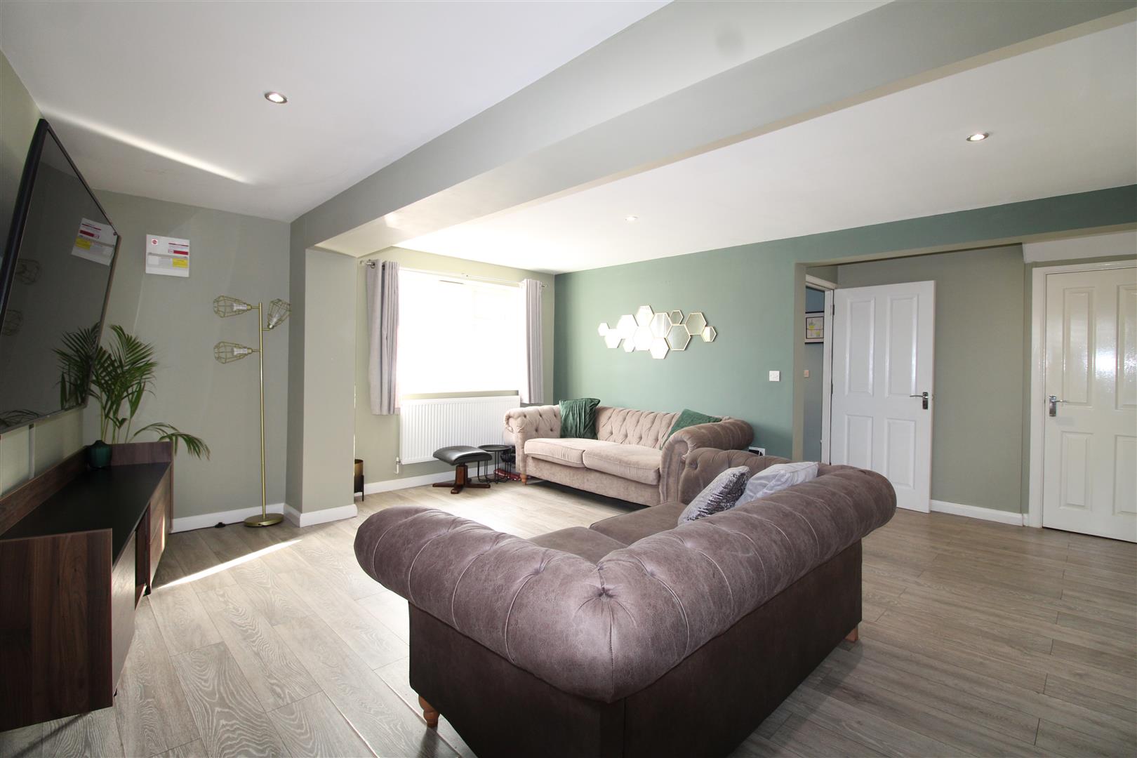 6 bed end of terrace house for sale in John Corbett Drive, Stourbridge  - Property Image 8