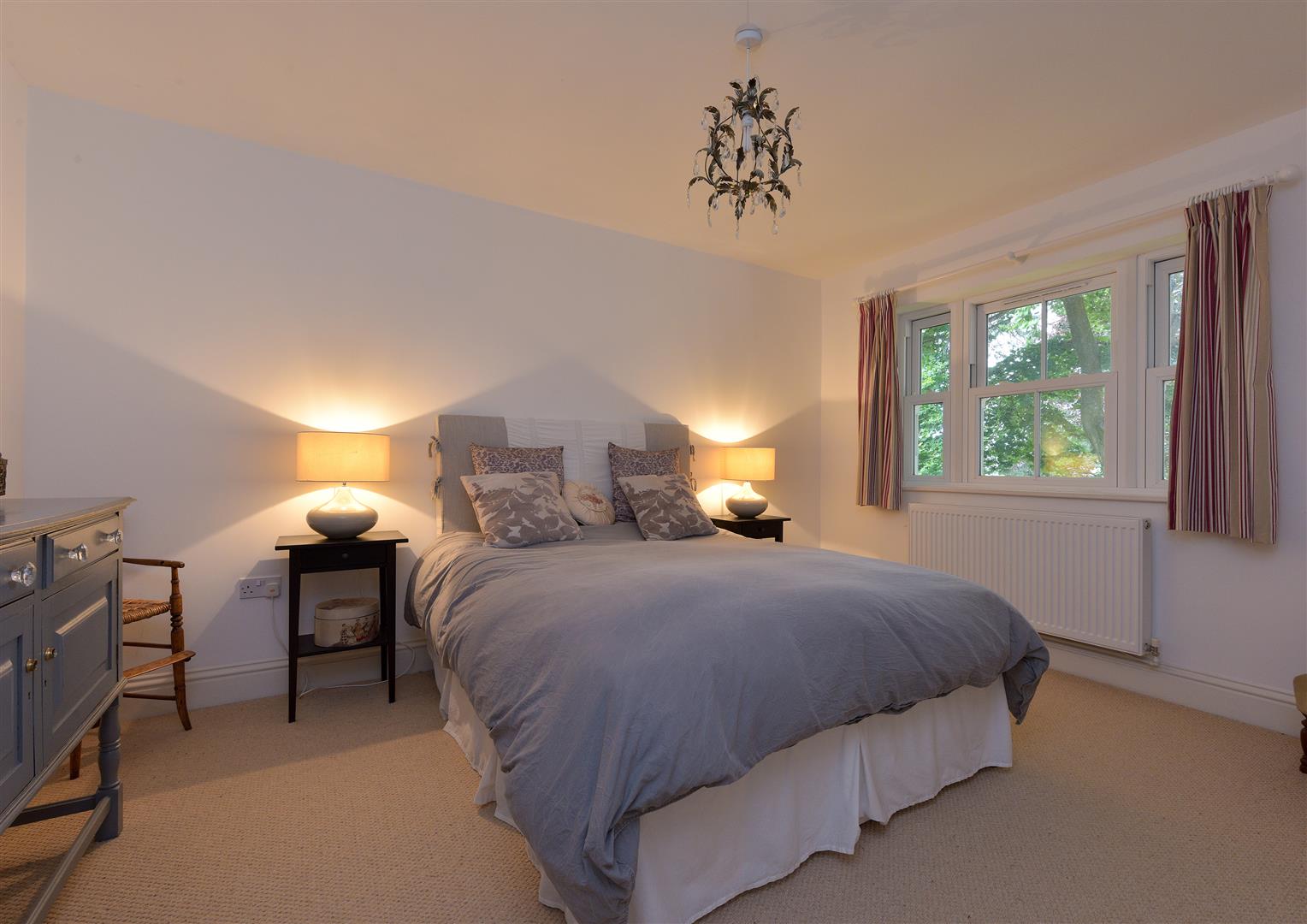 6 bed detached house for sale in Hampton Grove, Stourbridge  - Property Image 14