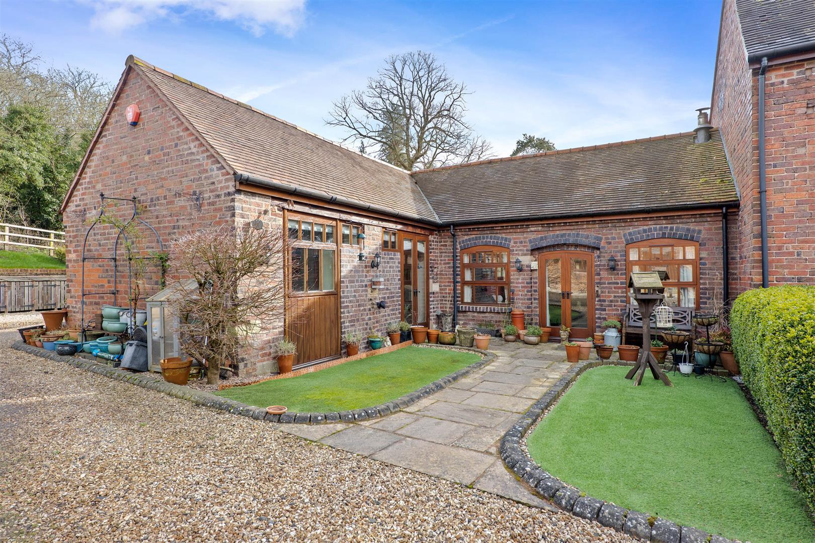2 bed barn conversion for sale in The Hyde, Stourbridge  - Property Image 17