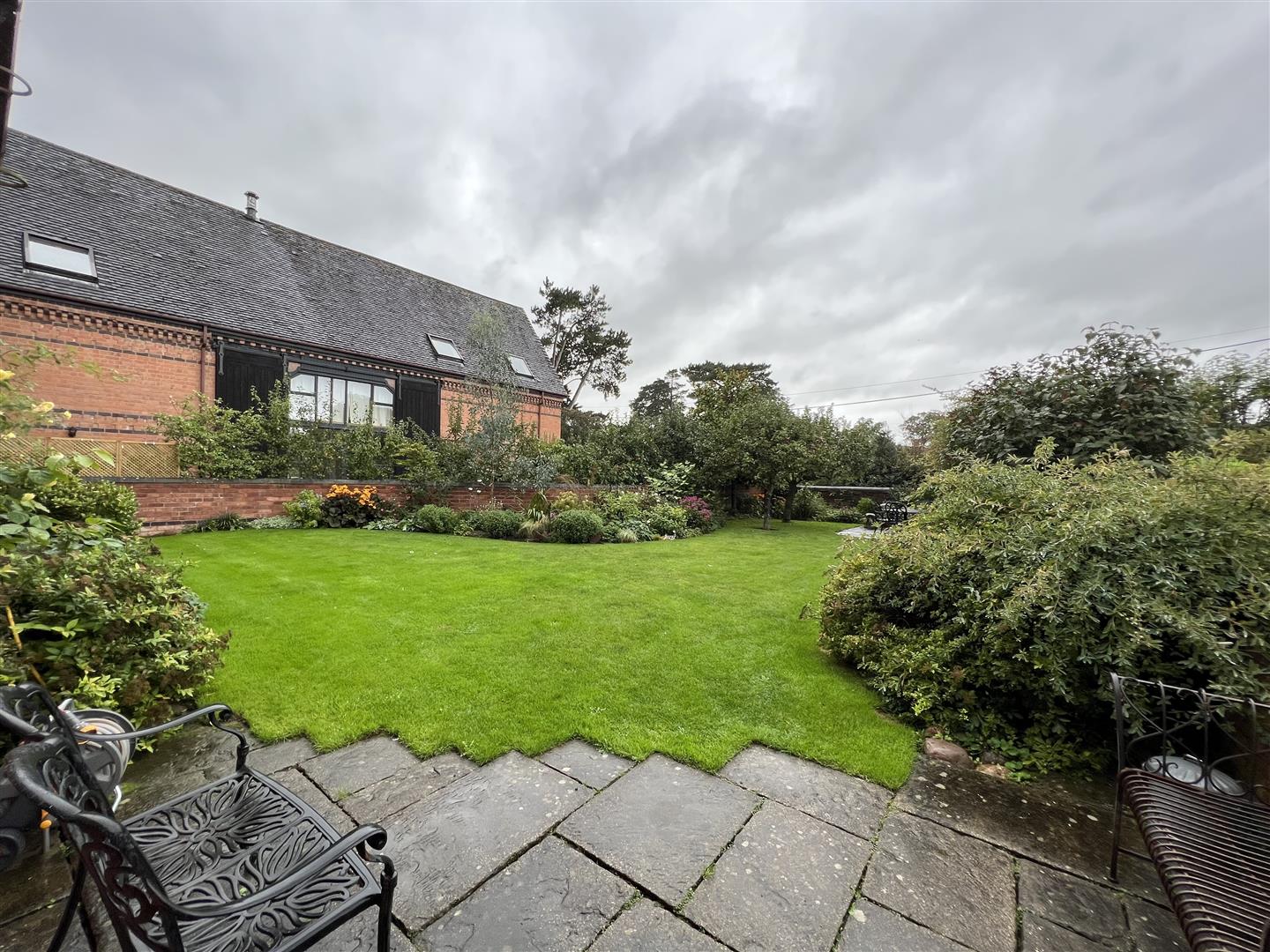 3 bed barn conversion for sale in Off Waggon Lane, Kidderminster  - Property Image 25
