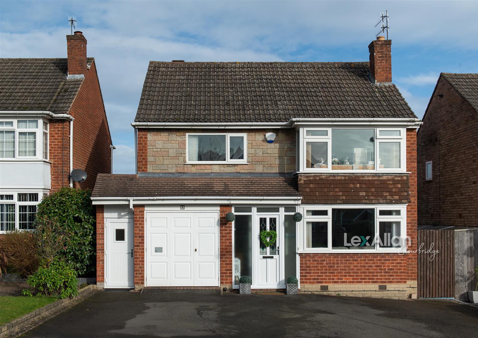 3 bed detached house for sale in Chaffinch Road, Stourbridge - Property Image 1