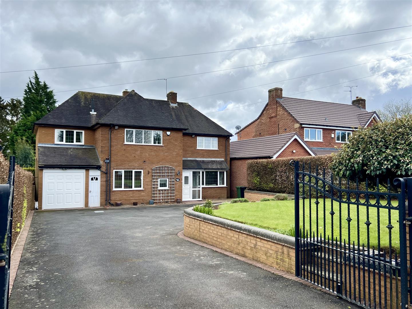 4 bed detached house for sale in Bromsgrove Road, Halesowen  - Property Image 37