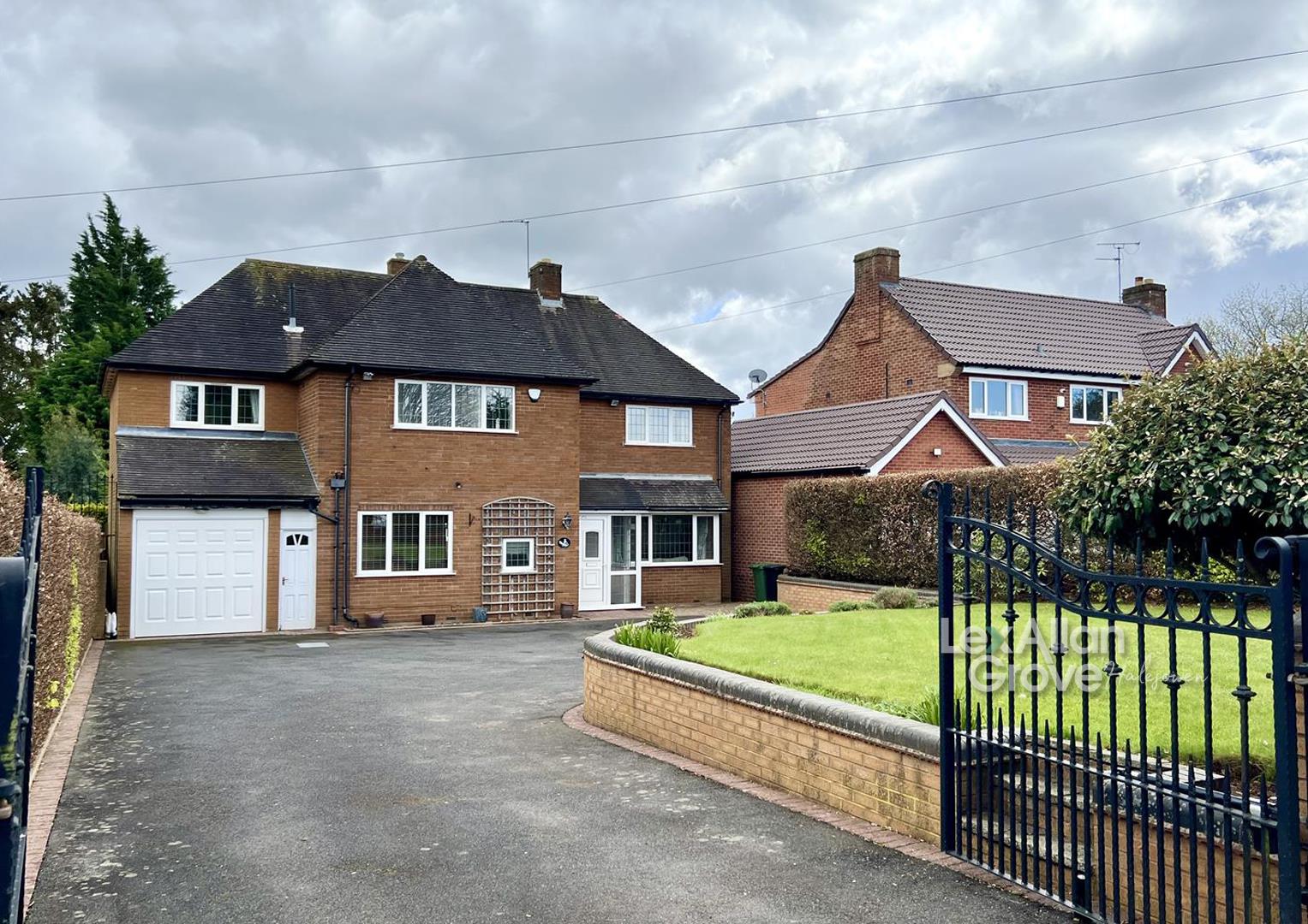 4 bed detached house for sale in Bromsgrove Road, Halesowen - Property Image 1