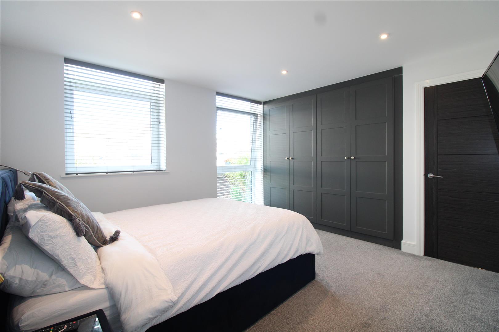 2 bed apartment for sale in St. Johns Road, Stourbridge  - Property Image 8