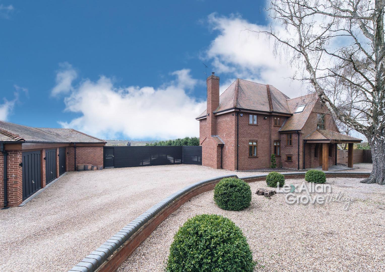 5 bed detached house for sale in Hackman's Gate, Stourbridge  - Property Image 1