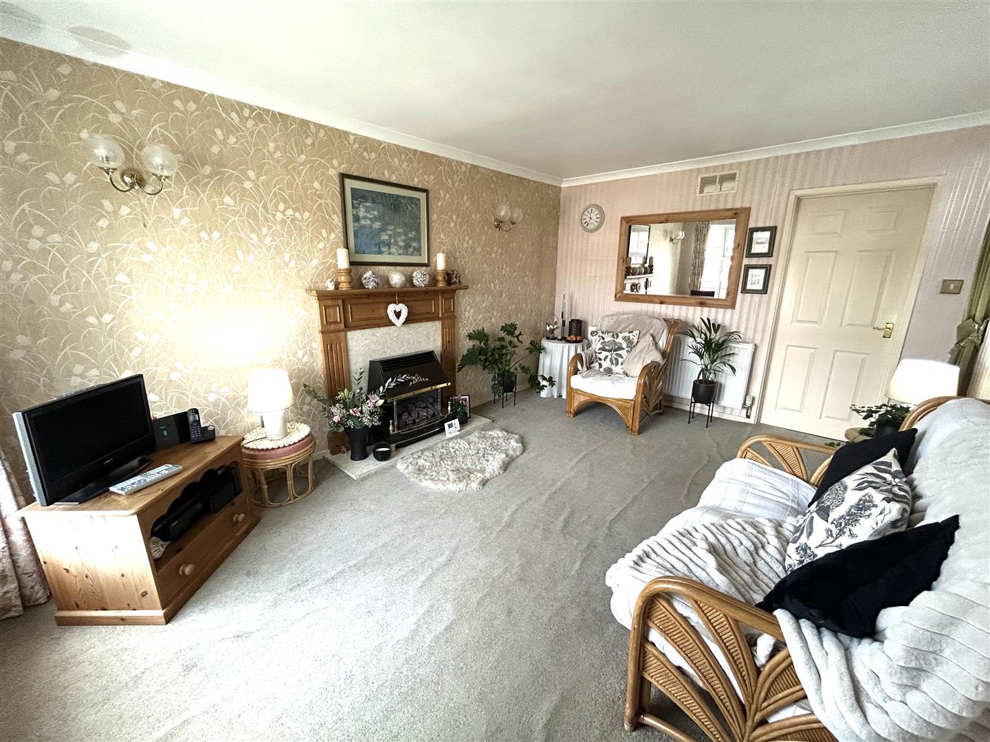 3 bed semi-detached house for sale  - Property Image 2