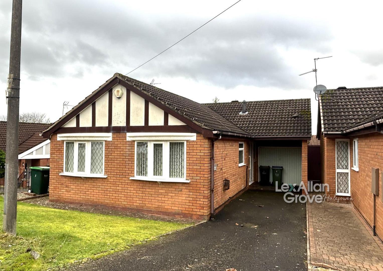 3 bed detached bungalow for sale in Willow Heights, Cradley Heath  - Property Image 1