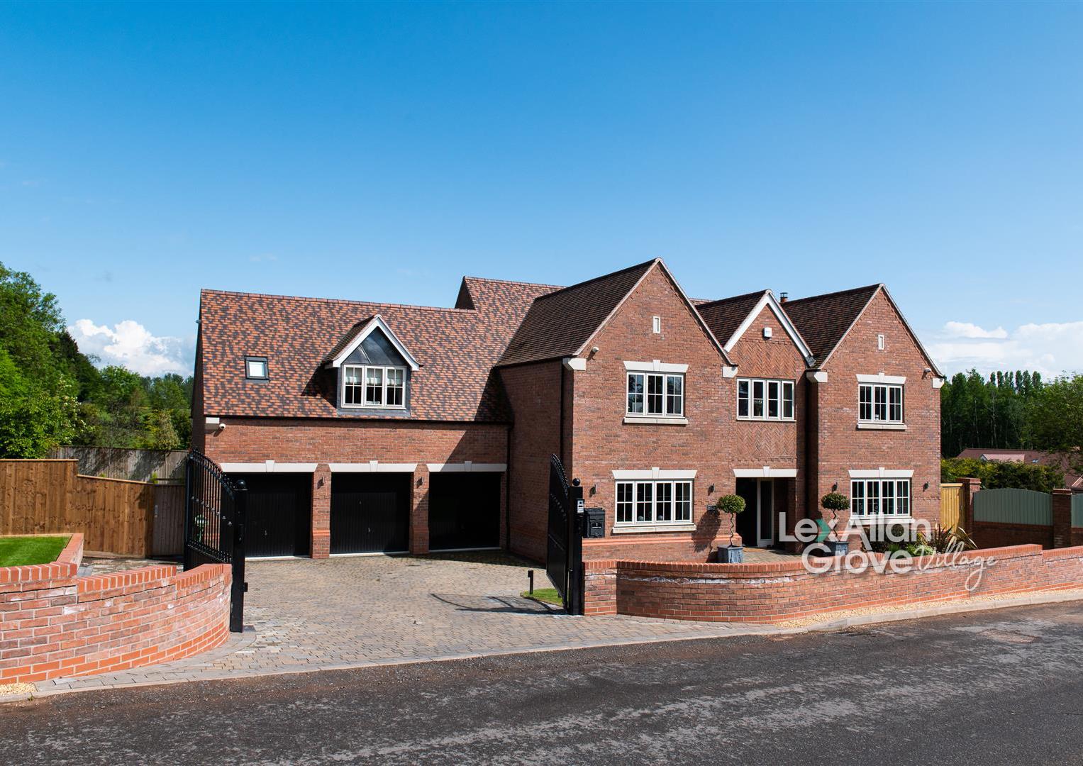 4 bed detached house for sale in Hackman's Gate, Stourbridge - Property Image 1