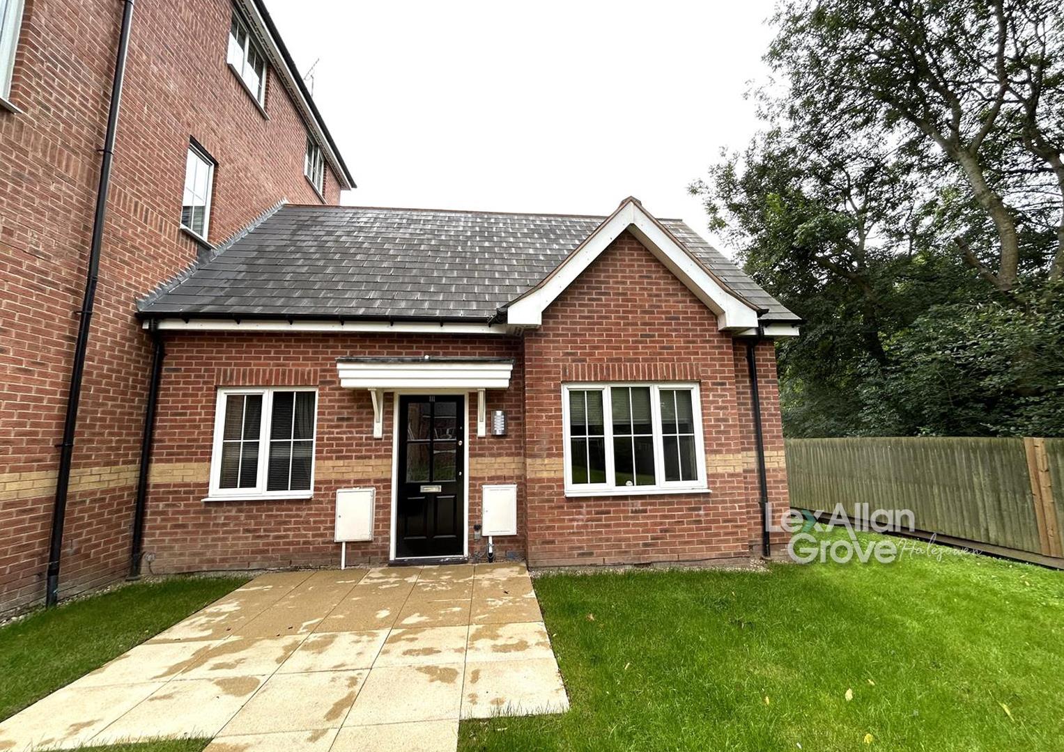 2 bed apartment for sale in Haden Hill Road, Halesowen  - Property Image 1