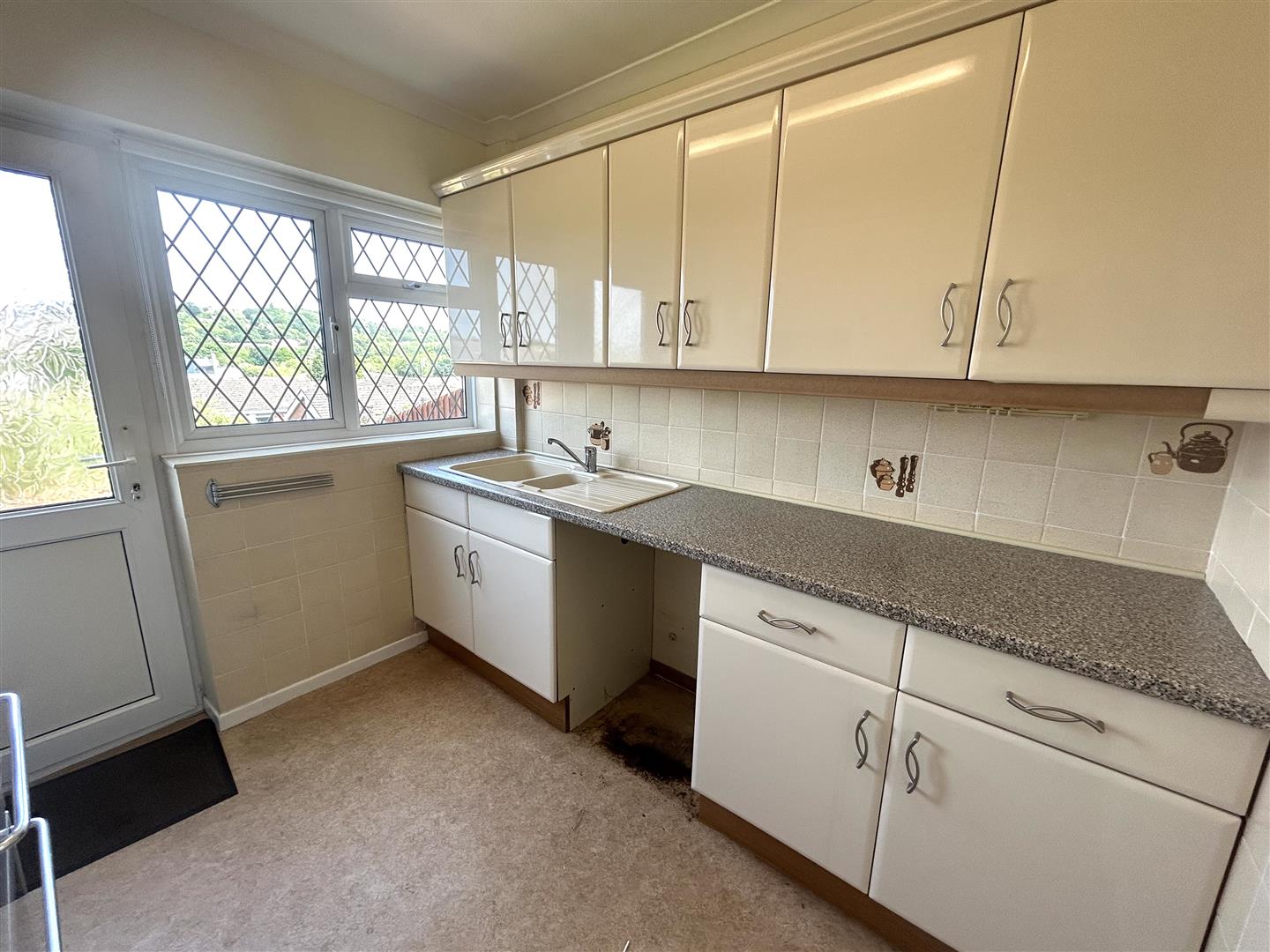 3 bed semi-detached house for sale in Whitestone Road, Halesowen  - Property Image 5