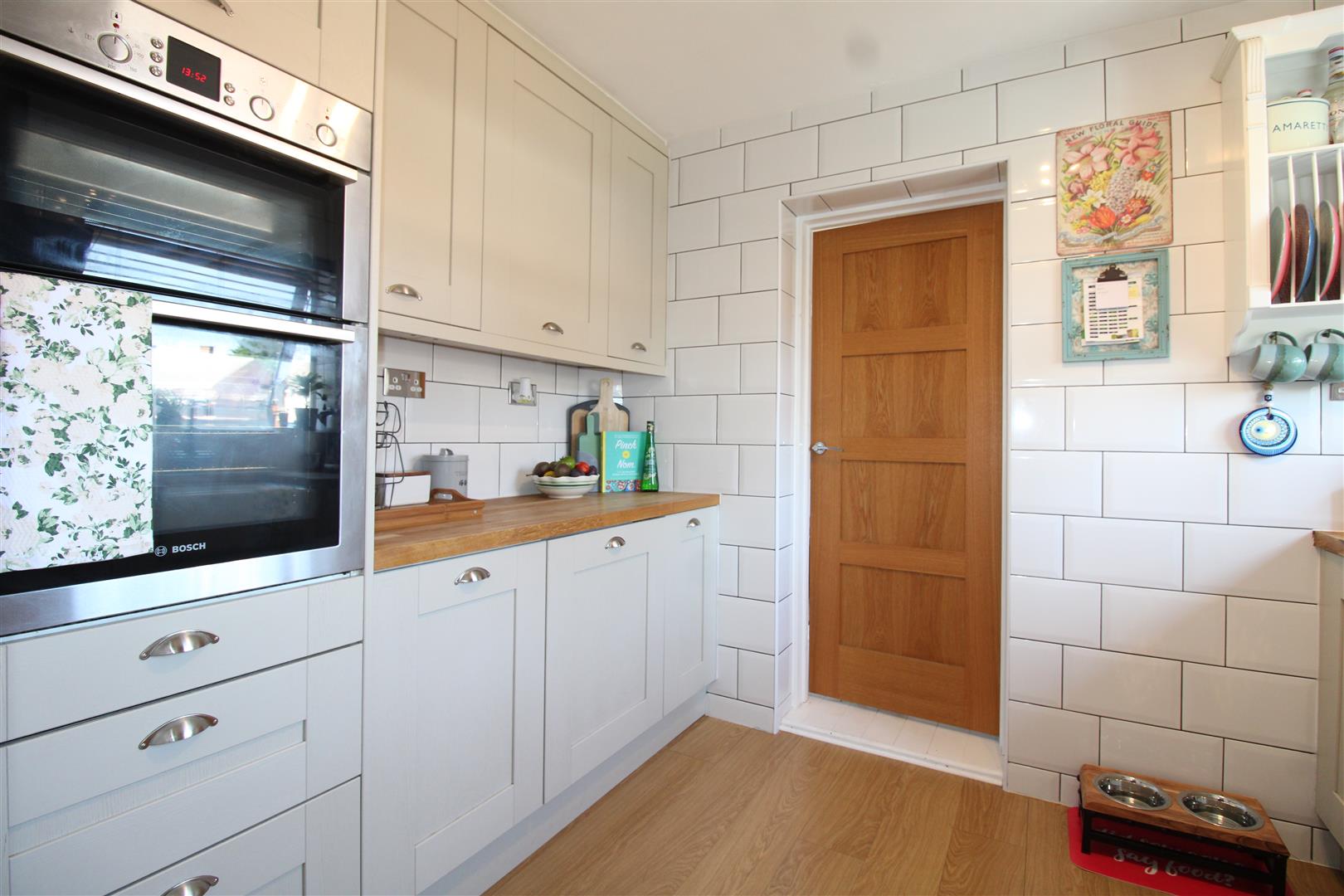 3 bed semi-detached bungalow for sale in Romsley Road, Stourbridge  - Property Image 7