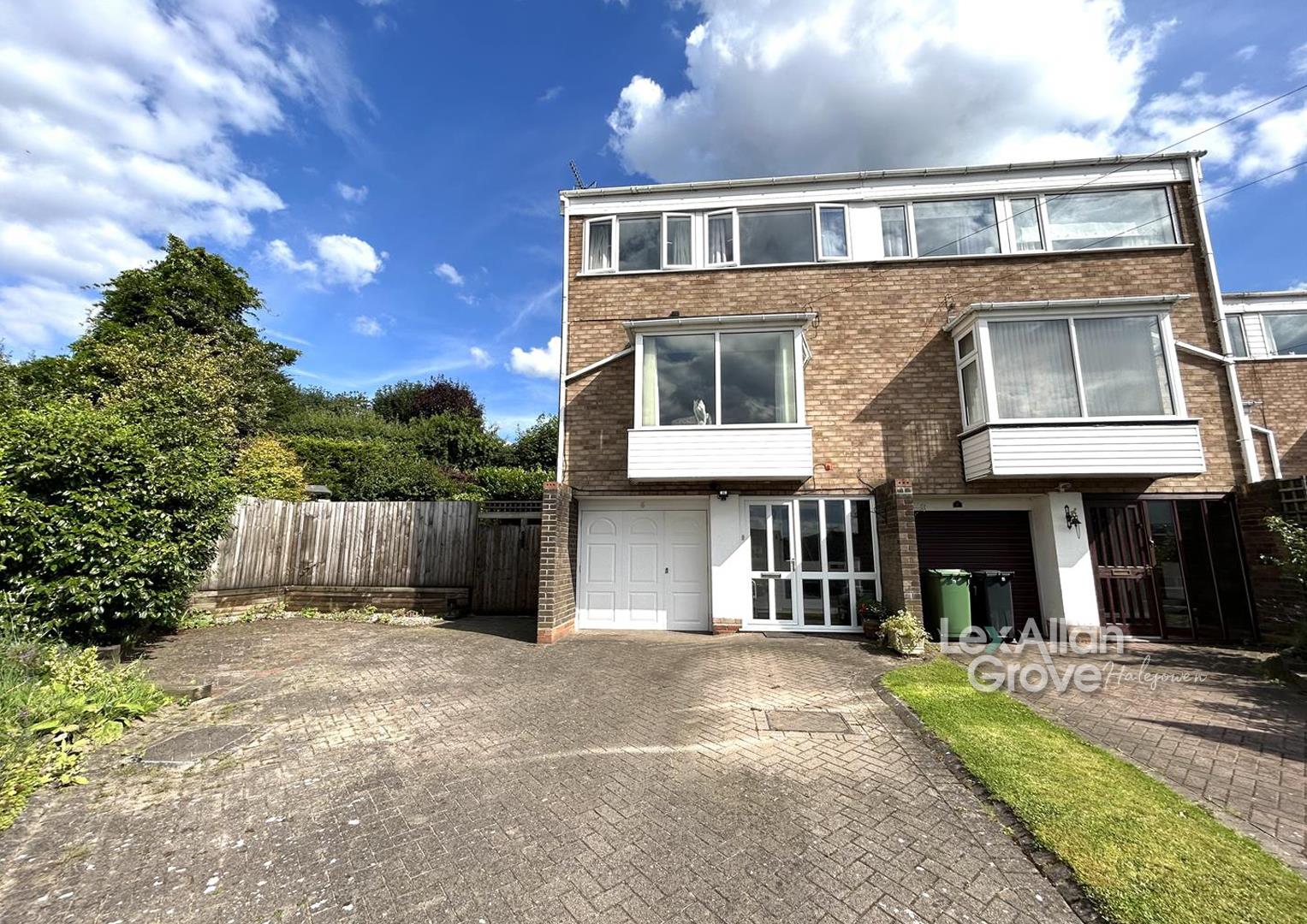 4 bed town house for sale in Abberton Close, Halesowen - Property Image 1