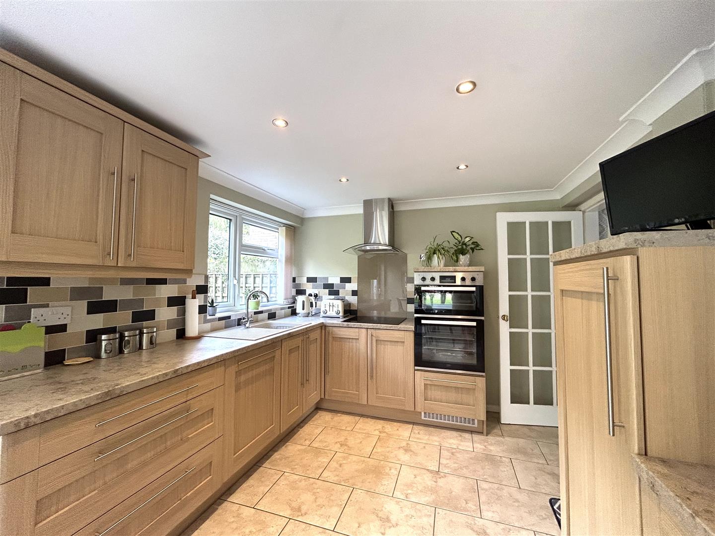 4 bed town house for sale in Abberton Close, Halesowen  - Property Image 4