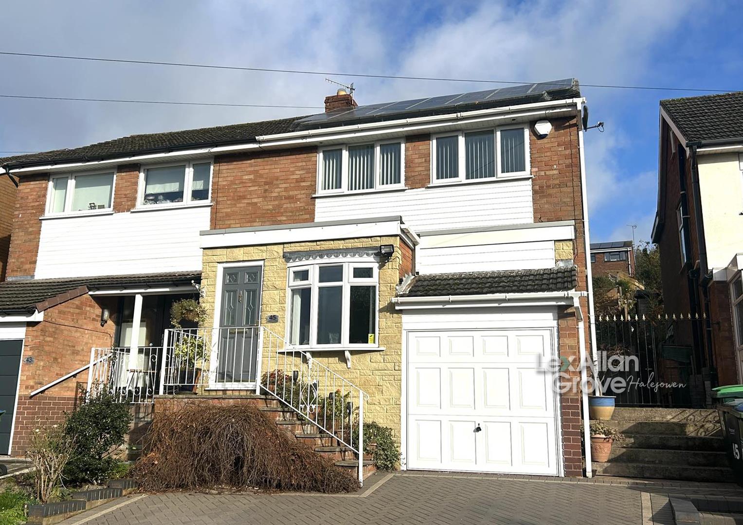 3 bed semi-detached house for sale in Castle Close, Cradley Heath - Property Image 1