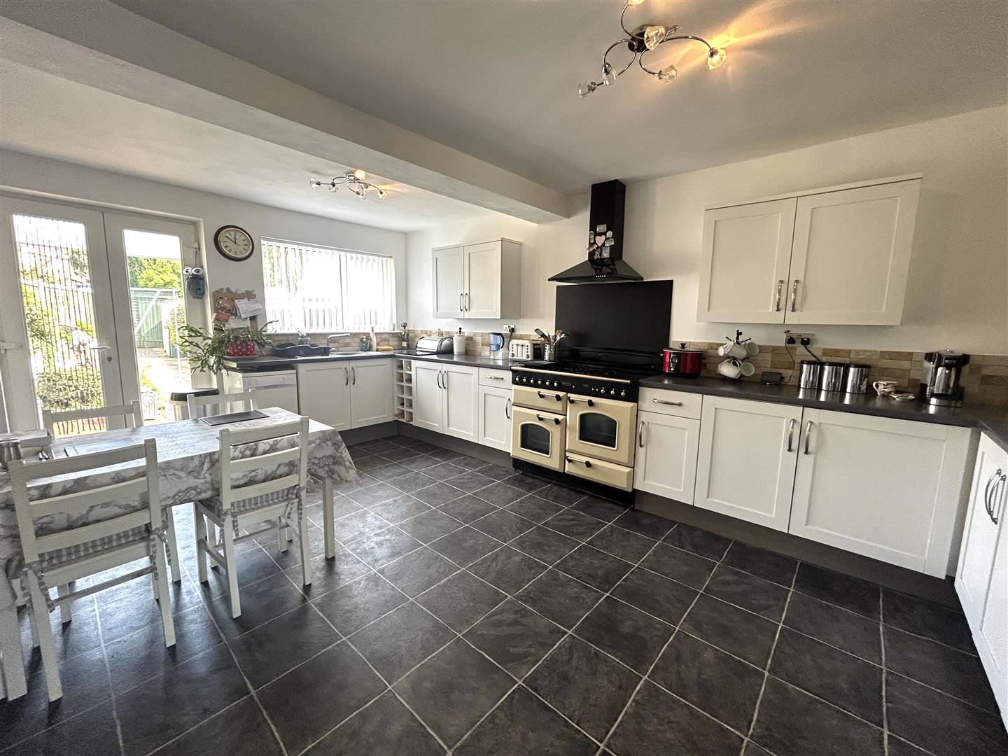 3 bed semi-detached house for sale in Beeches View Avenue, Halesowen  - Property Image 5