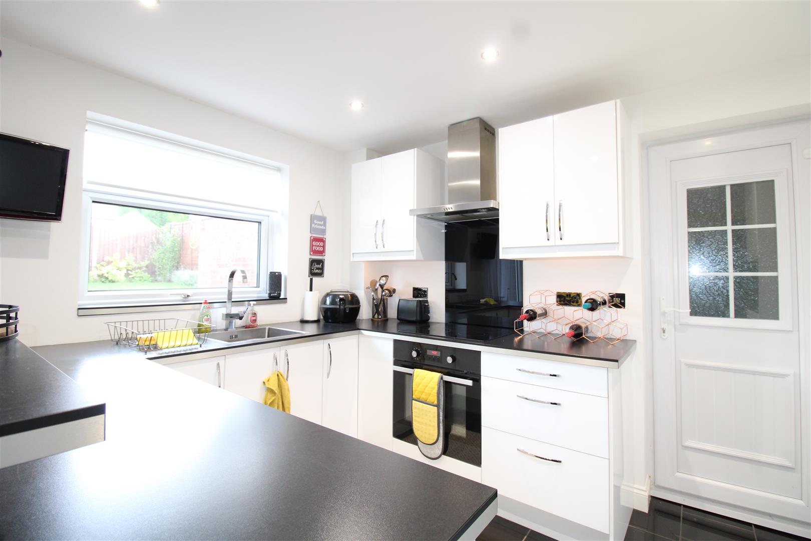 3 bed detached house for sale in Tarry Hollow Road, Brierley Hill  - Property Image 3