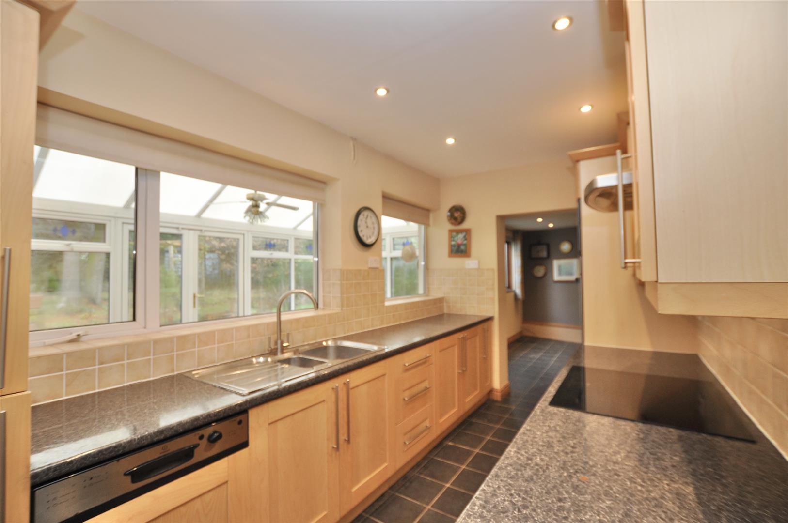 3 bed house for sale in Lodge Crescent, Stourbridge  - Property Image 11