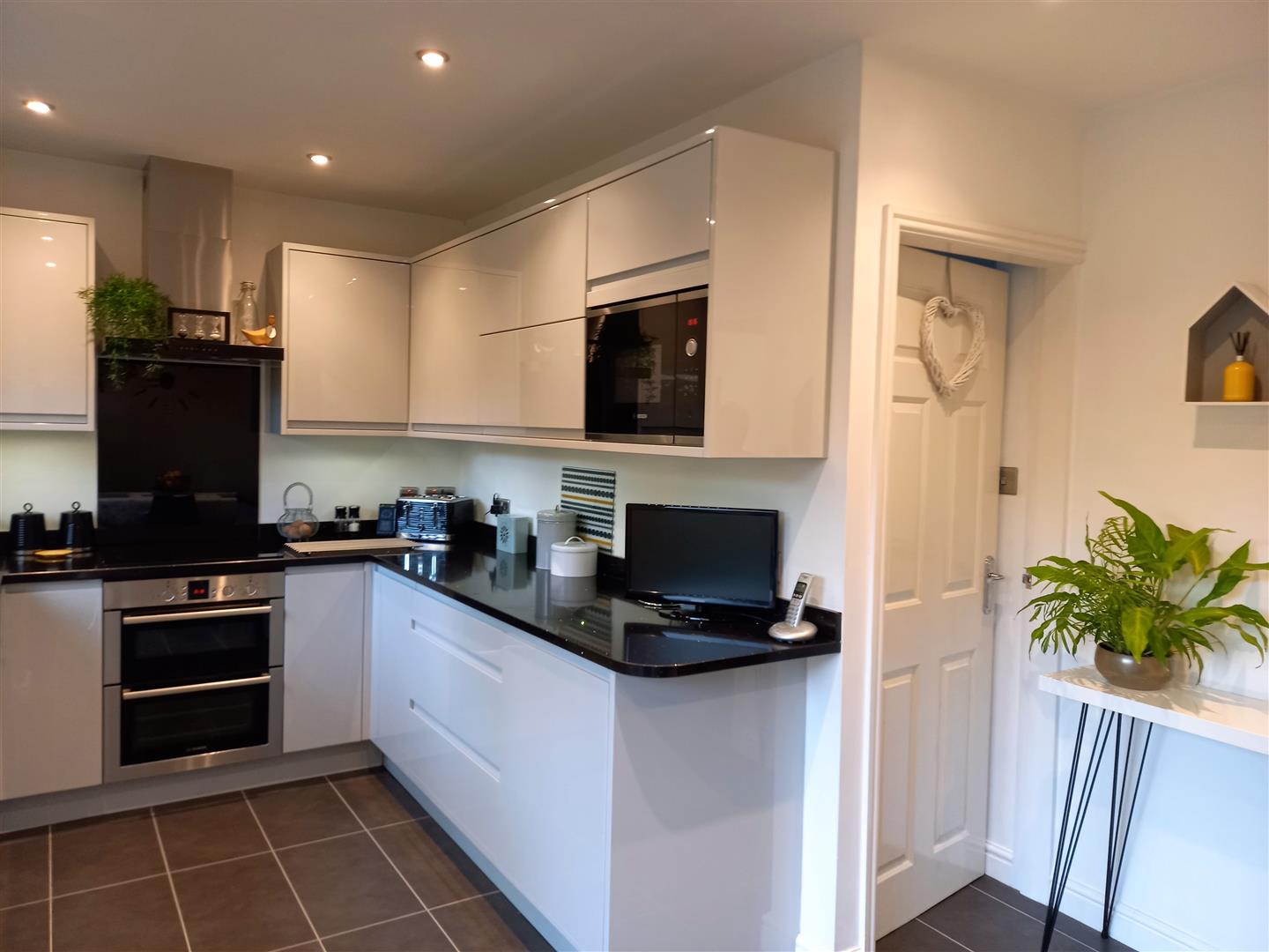 4 bed detached house for sale in The Woodlands, Cradley Heath  - Property Image 10