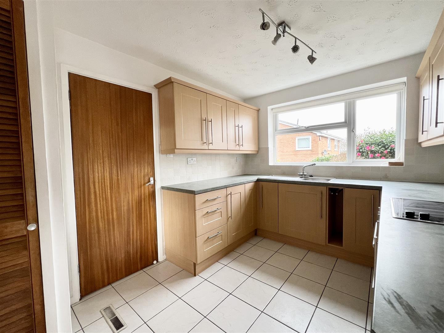 3 bed detached house for sale in Naseby Drive, Halesowen  - Property Image 3