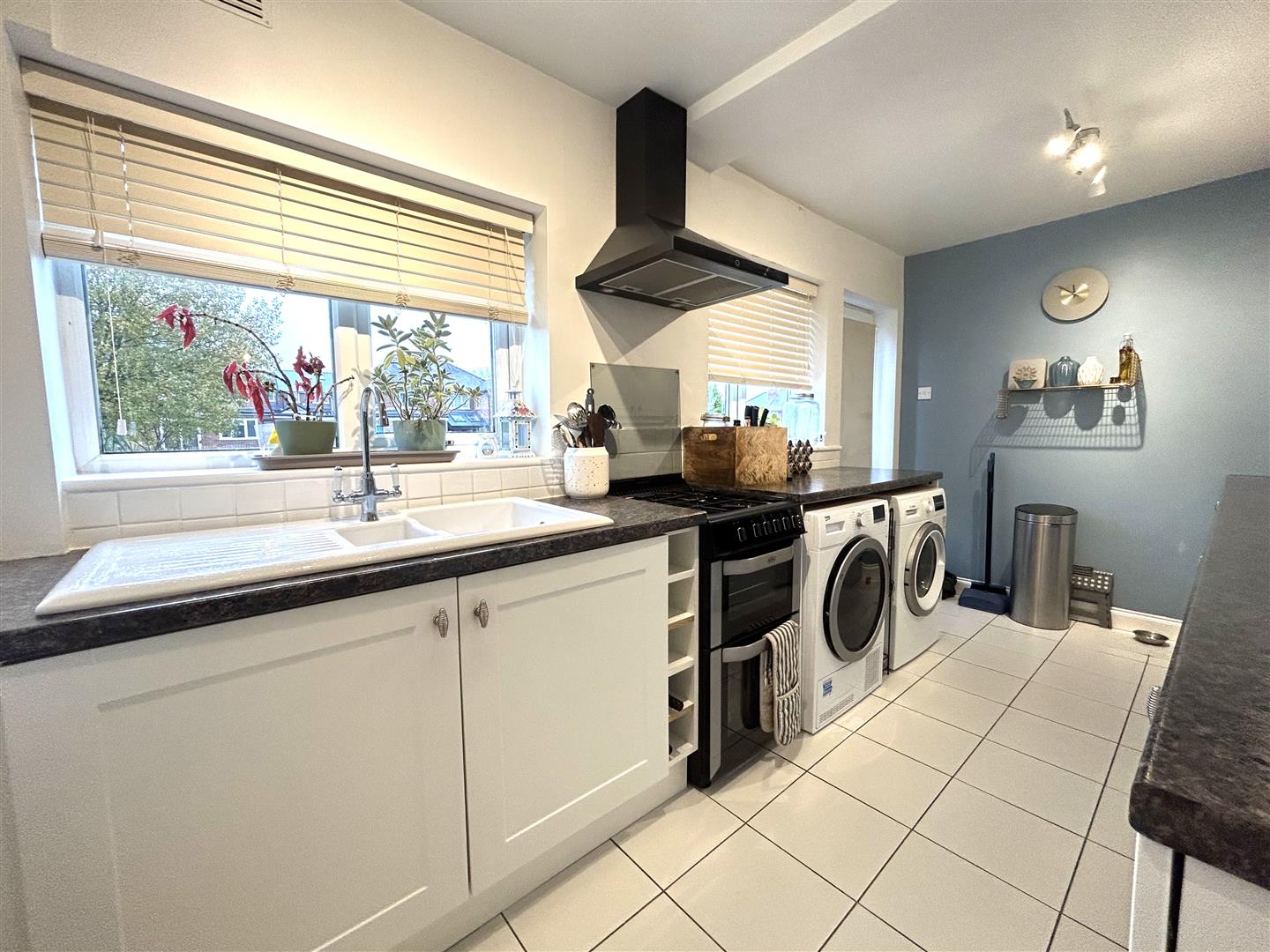 3 bed semi-detached house for sale in Hillbrow Crescent, Halesowen  - Property Image 5