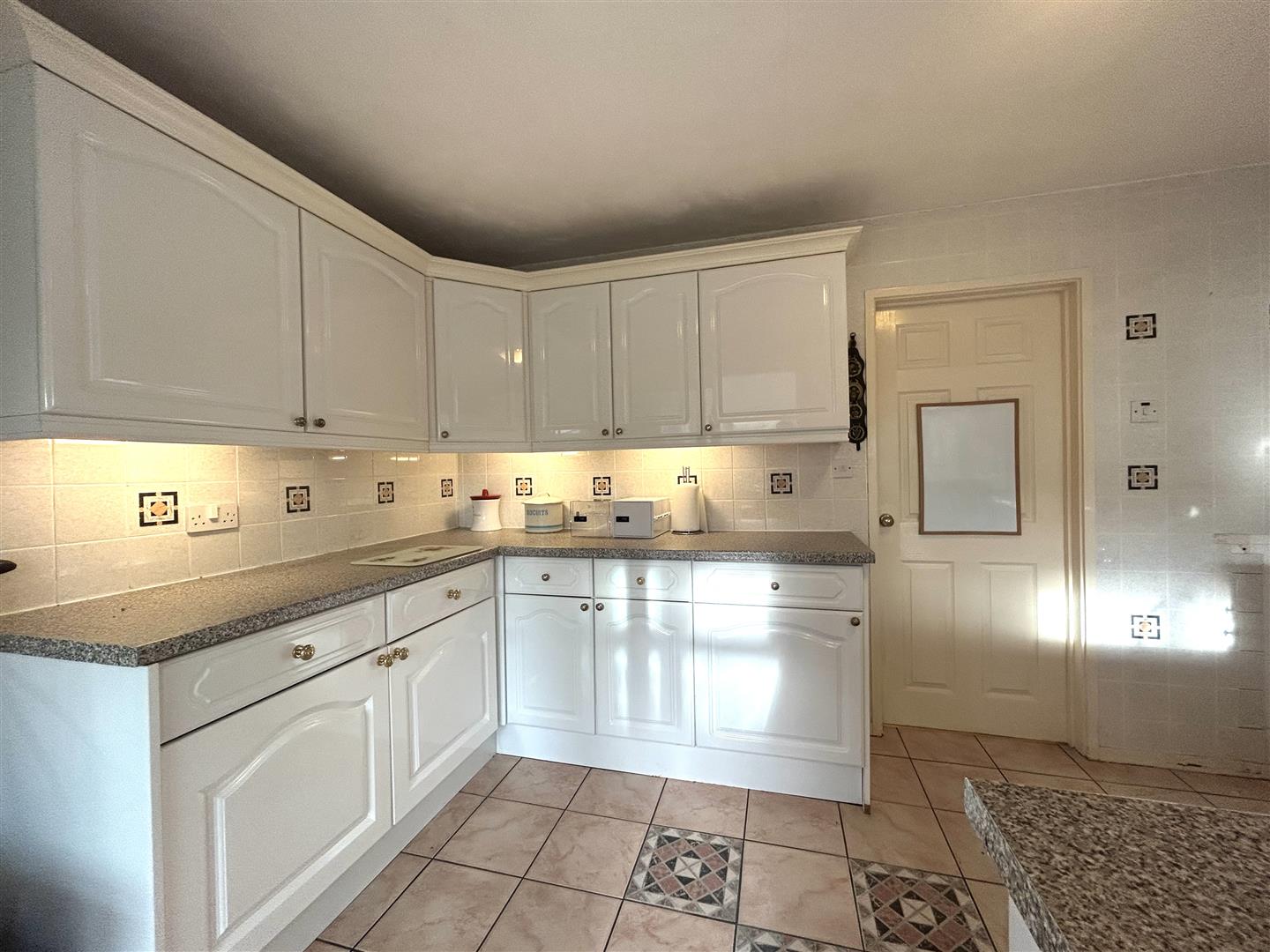 2 bed terraced house for sale in Wenlock Close, Halesowen  - Property Image 7