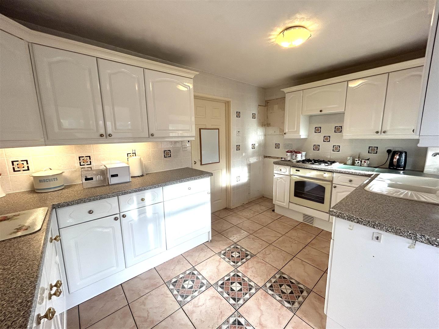 2 bed terraced house for sale in Wenlock Close, Halesowen  - Property Image 5