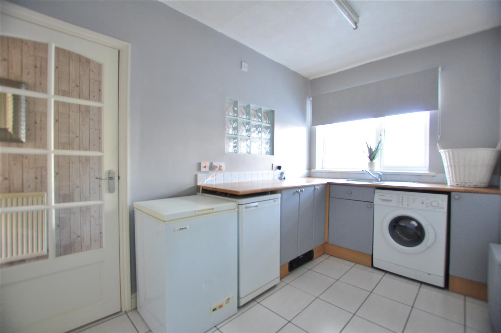 3 bed terraced house for sale in Woodman Close, Halesowen  - Property Image 8