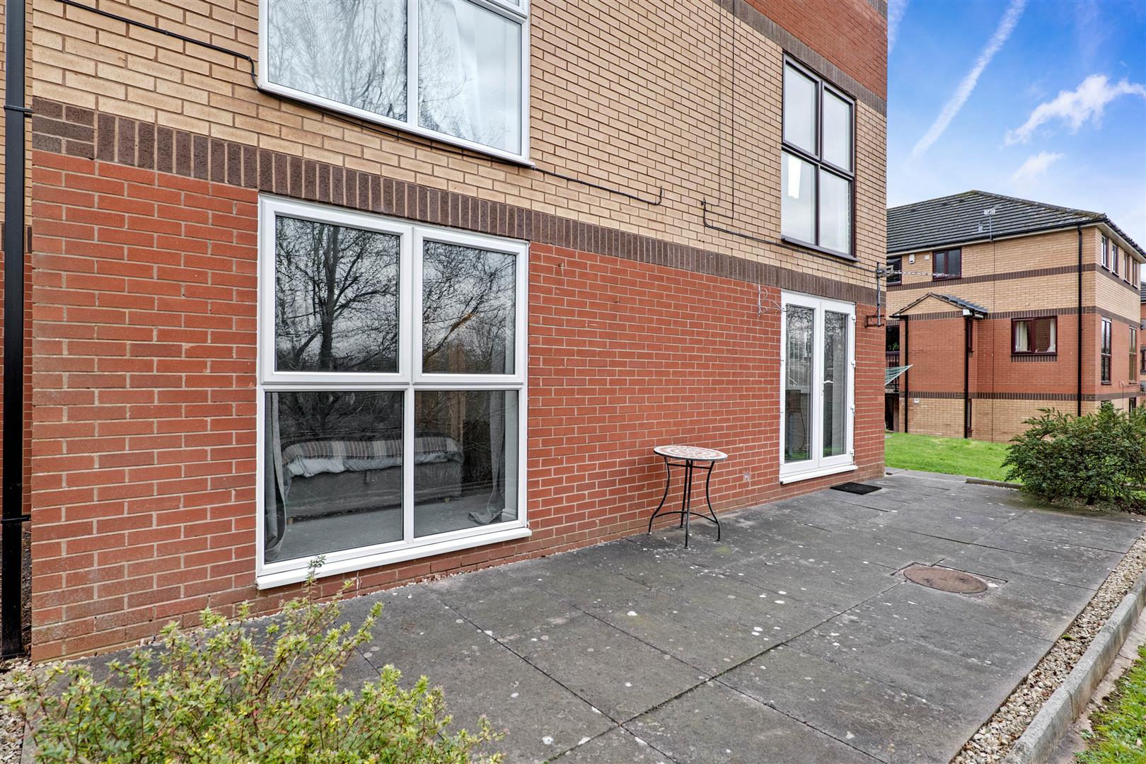 2 bed apartment for sale in Surrey Drive, Kingswinford  - Property Image 11