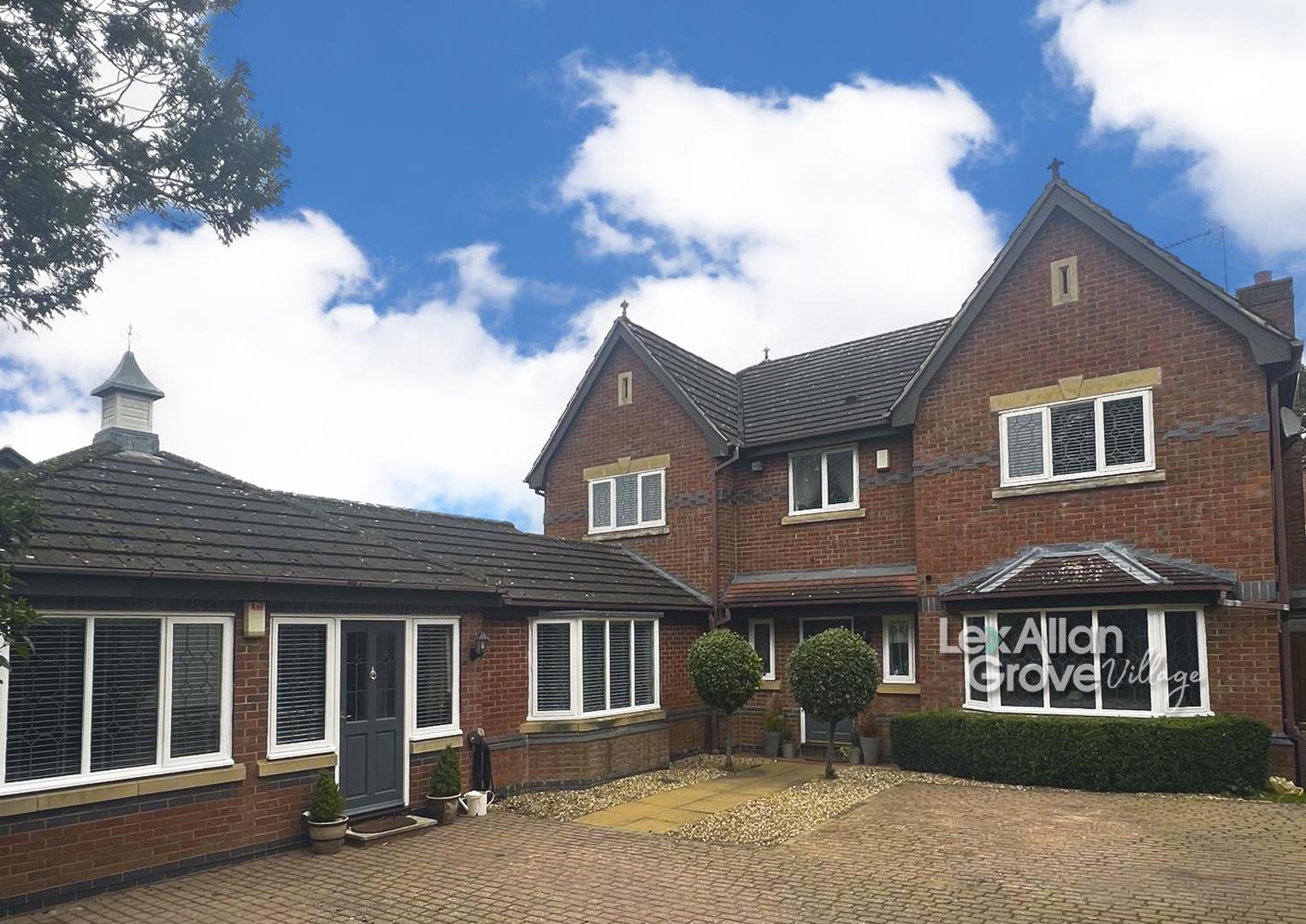 5 bed detached house for sale in Newfield Road, Stourbridge - Property Image 1