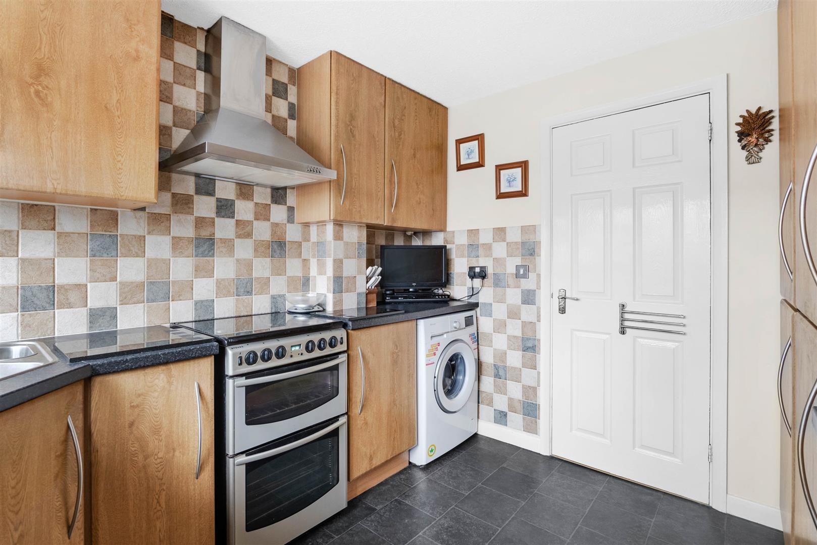 3 bed semi-detached house for sale in Warner Drive, Brierley Hill  - Property Image 8